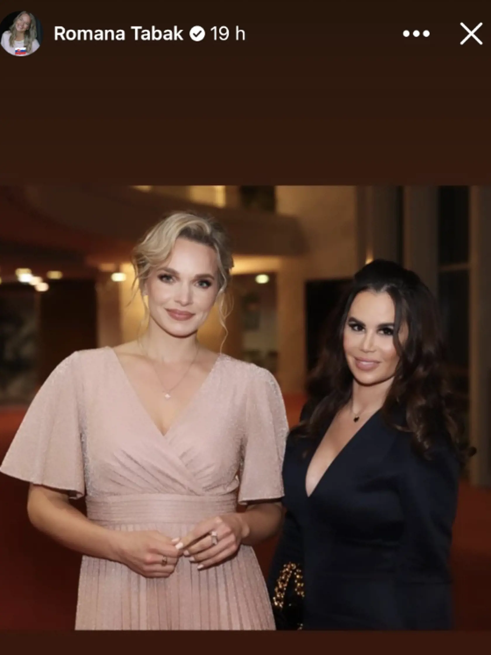Poslankyni Tabák robila spoločnosť sexy Jana Valková.