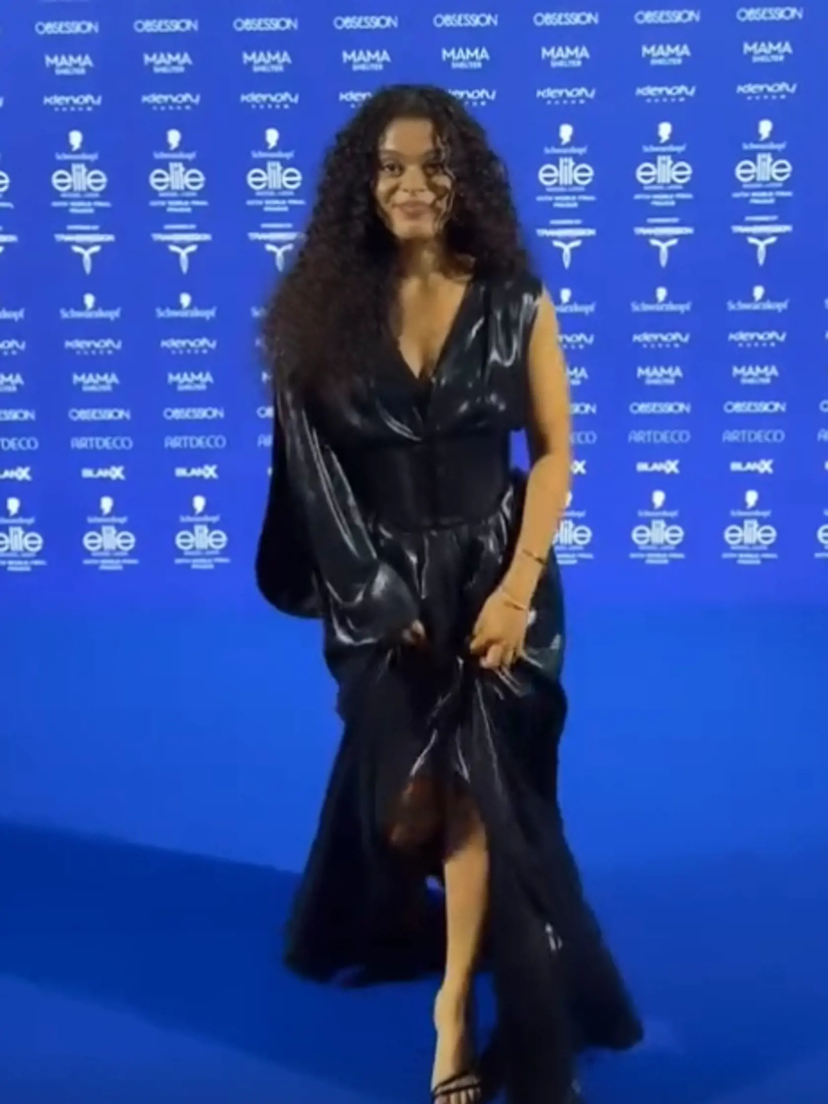 Finále ELITE MODEL LOOK - Anebela Mollová v šatách od Michaely Ľuptákovej