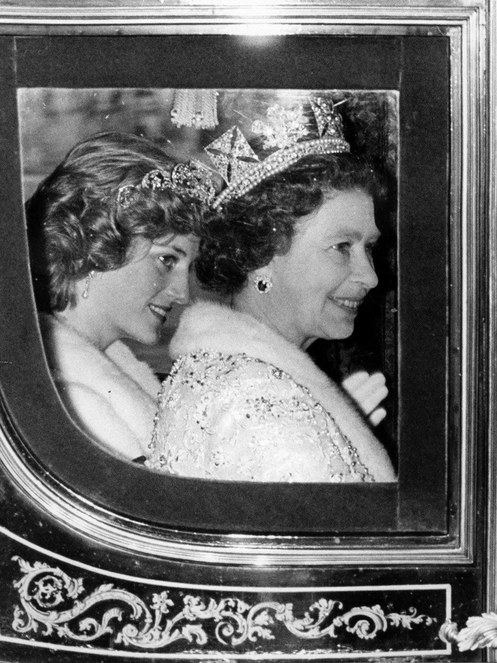 Kráľovná Alžbeta, Lady Diana