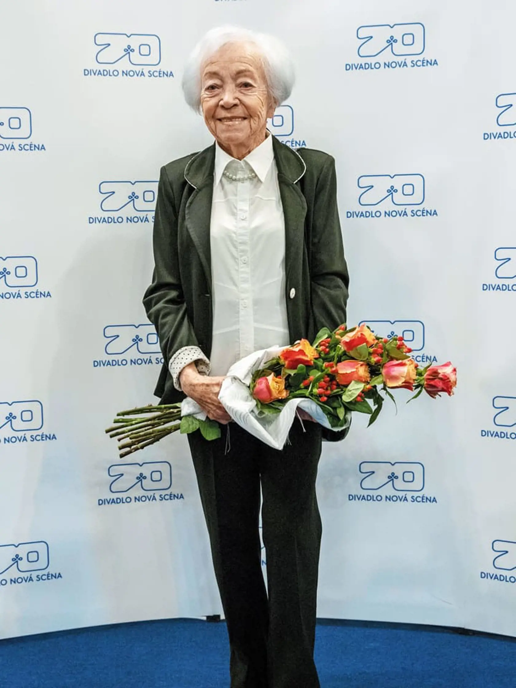 Eva Landlová stála na javisku už pred sedemdesiatimi rokmi, ako pätnásťročná. 