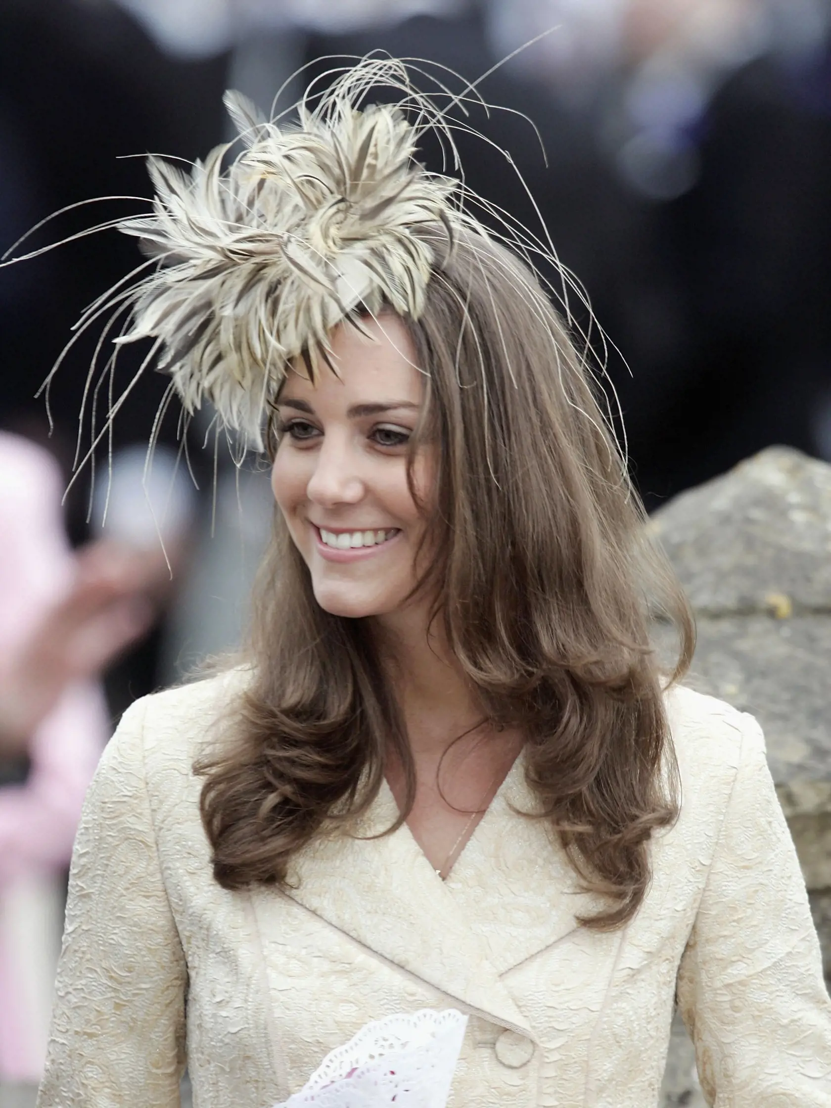 Kate Middleton na svadbe Laury Parker-Bowles a Harryho Lopesa.