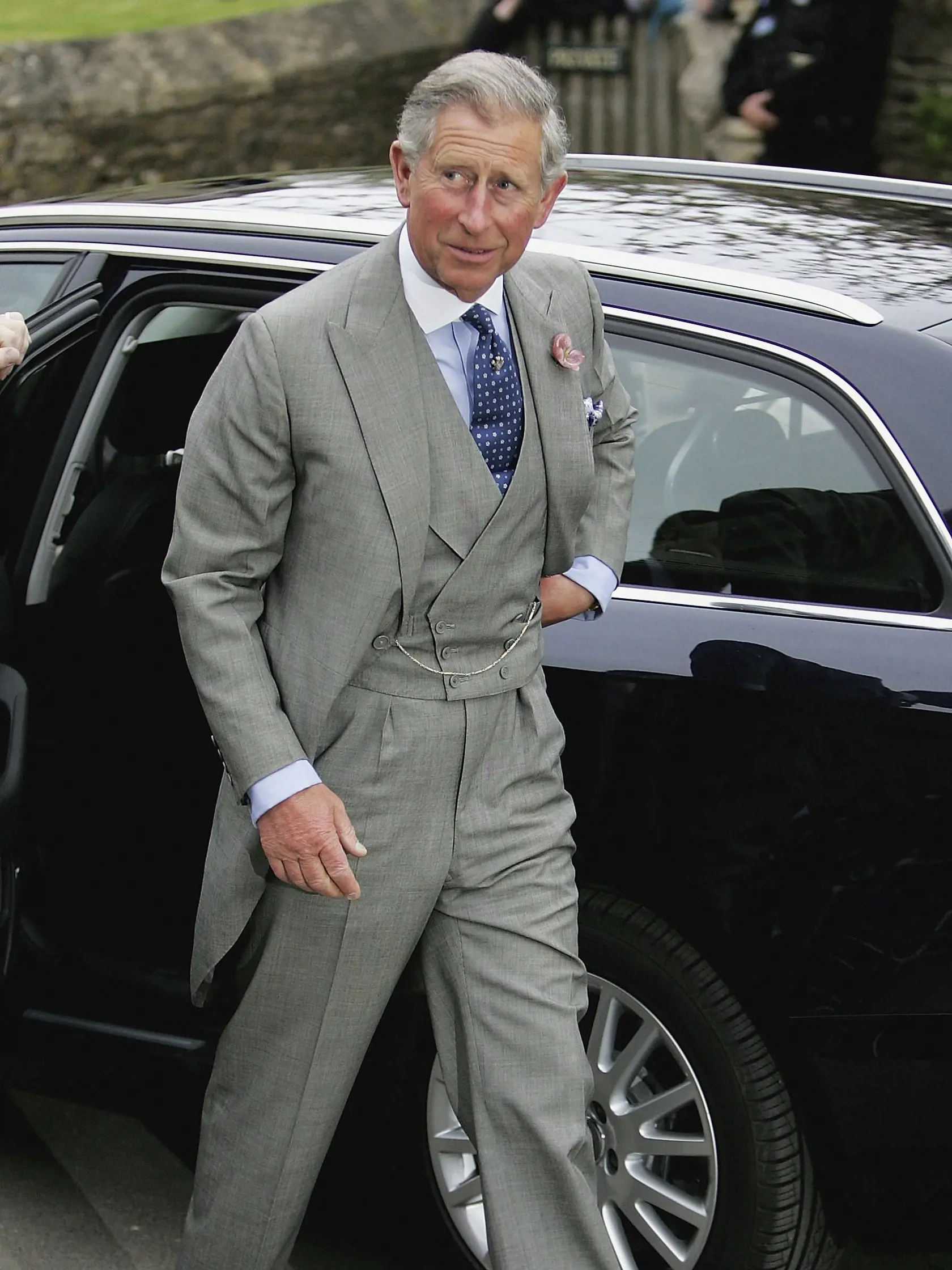 Princ Charles na svadbe Laury Parker-Bowles a Harryho Lopesa.