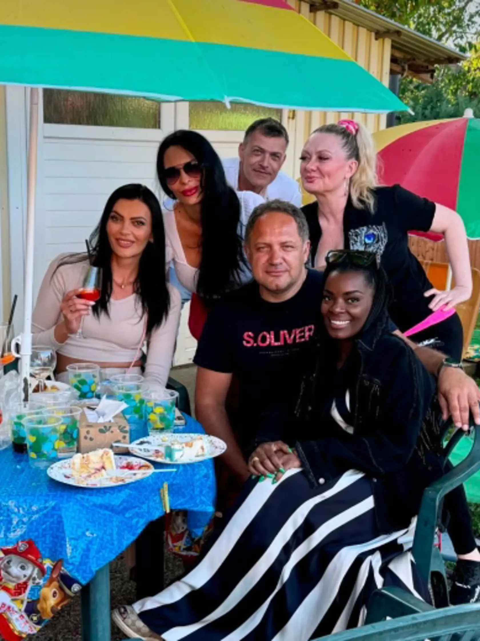 Exkluzívne zábery z narodeninovej oslavy malého Markusa. Na párty sa stretli štyri mamičky Kollárových detí - Mirka Jakubisová, mama Markusa, Monika Ostrihoňová, Barbora Balúchová a Paula Simoes. Na oslave nechýbala ani mama politika Anna.