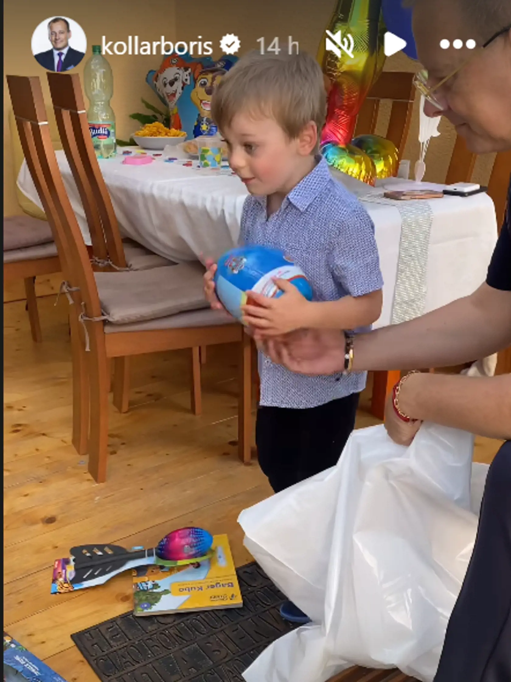 Exkluzívne zábery z narodeninovej oslavy malého Markusa. Na párty sa stretli štyri mamičky Kollárových detí - Mirka Jakubisová, mama Markusa, Monika Ostrihoňová, Barbora Balúchová a Paula Simoes. Na oslave nechýbala ani mama politika Anna.