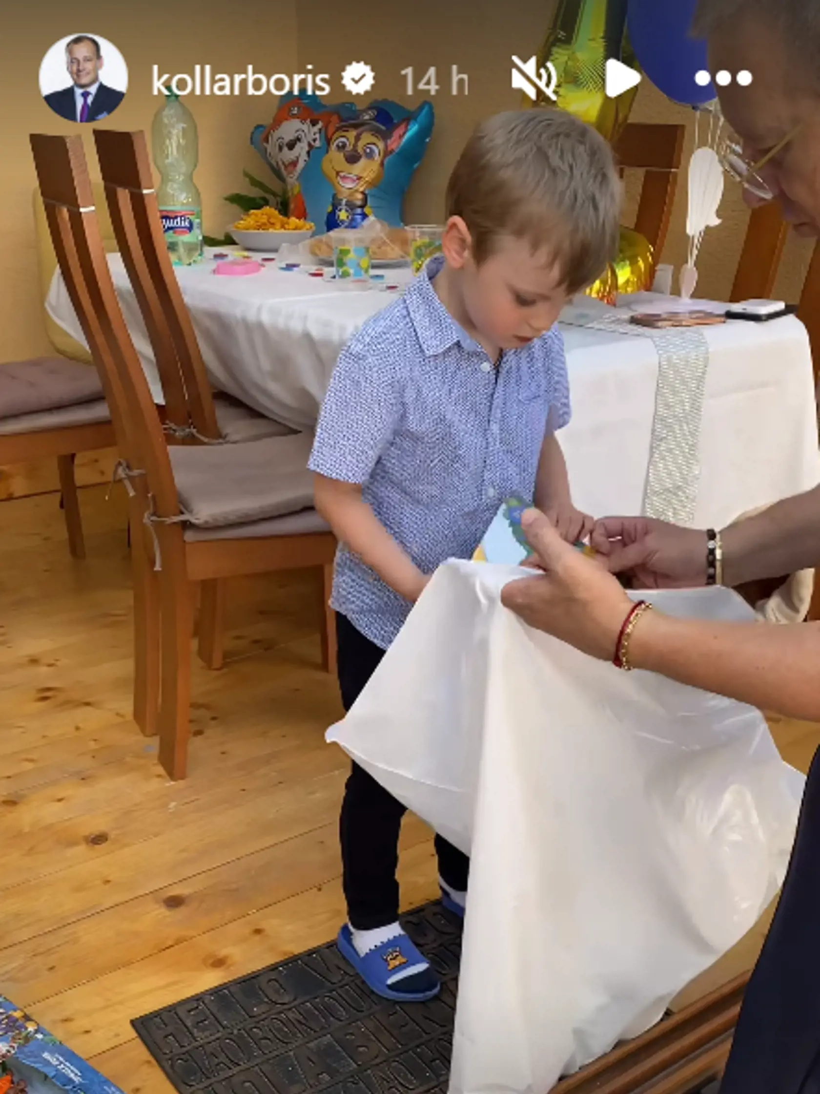 Exkluzívne zábery z narodeninovej oslavy malého Markusa. Na párty sa stretli štyri mamičky Kollárových detí - Mirka Jakubisová, mama Markusa, Monika Ostrihoňová, Barbora Balúchová a Paula Simoes. Na oslave nechýbala ani mama politika Anna.