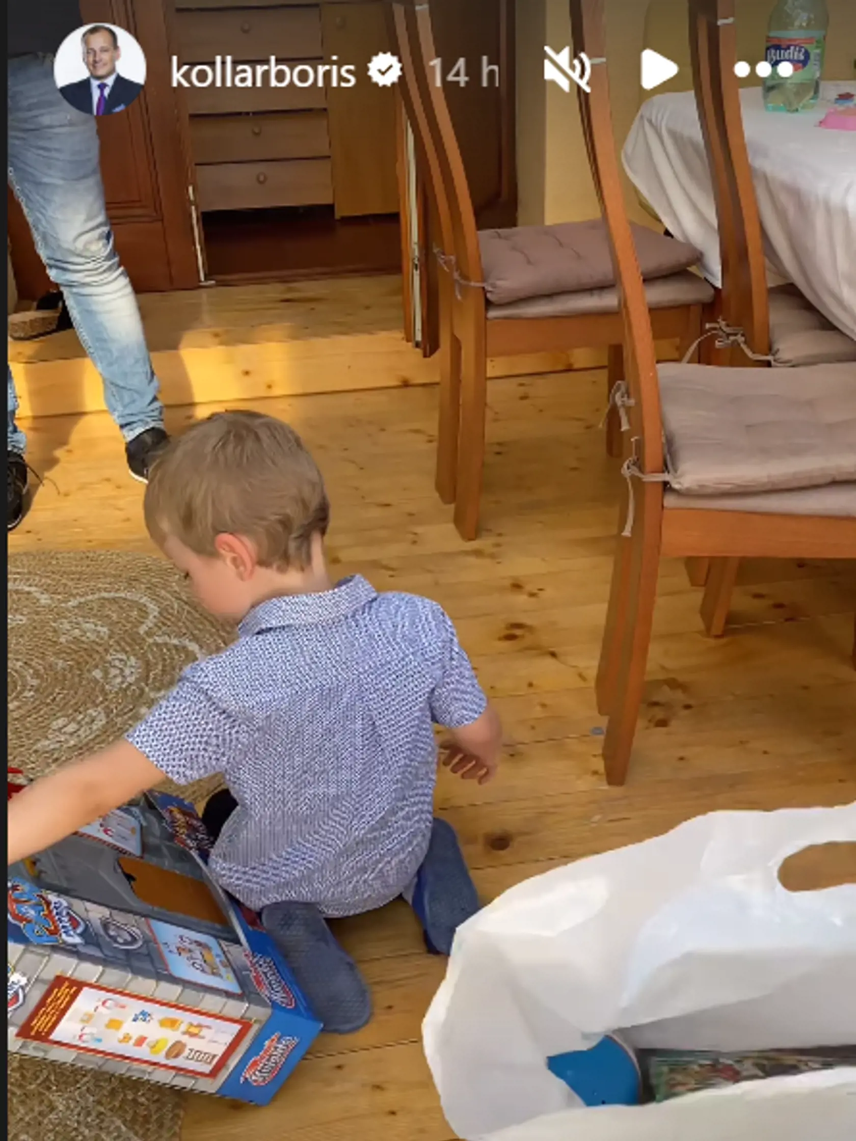 Exkluzívne zábery z narodeninovej oslavy malého Markusa. Na párty sa stretli štyri mamičky Kollárových detí - Mirka Jakubisová, mama Markusa, Monika Ostrihoňová, Barbora Balúchová a Paula Simoes. Na oslave nechýbala ani mama politika Anna.
