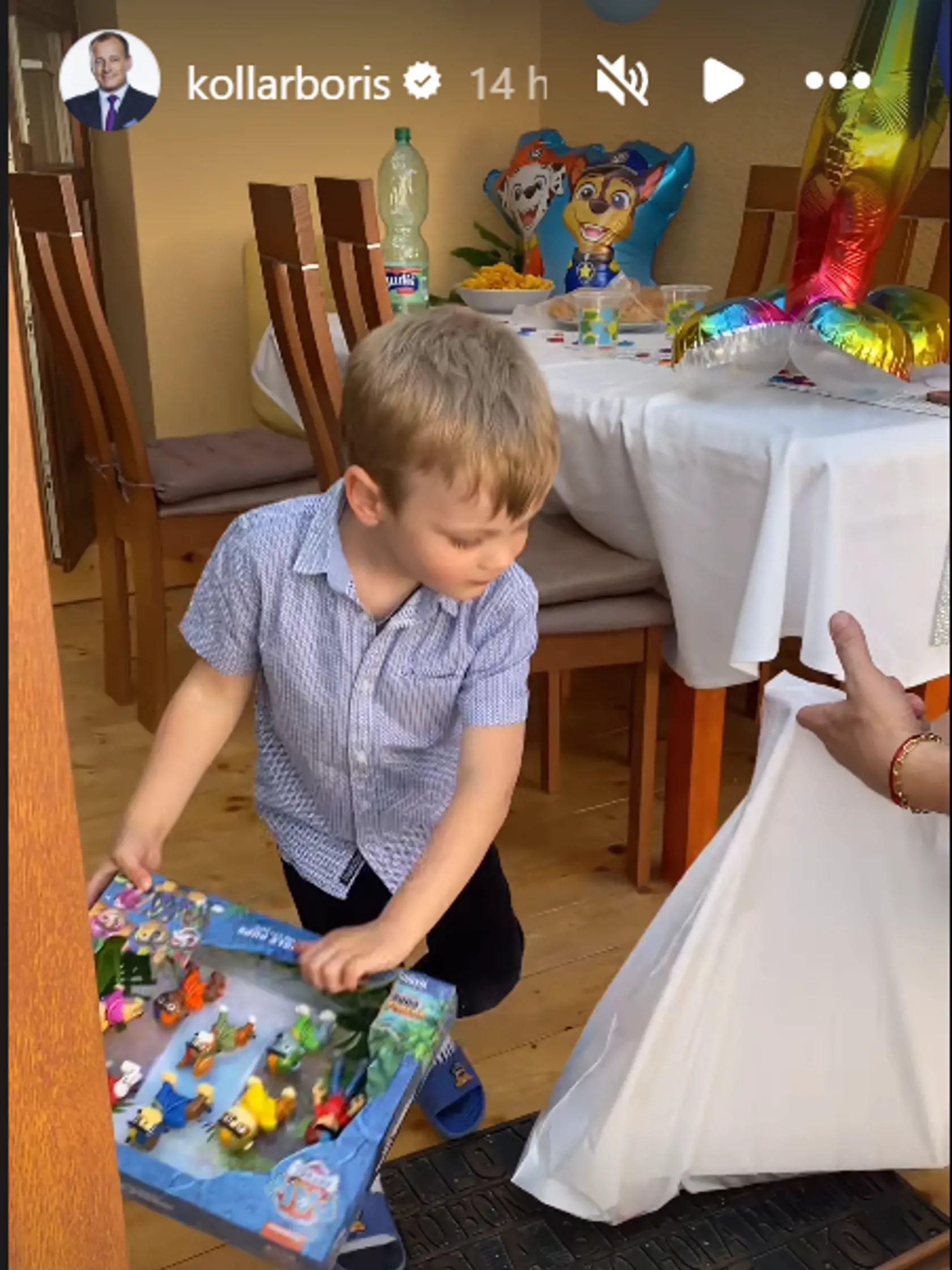 Exkluzívne zábery z narodeninovej oslavy malého Markusa. Na párty sa stretli štyri mamičky Kollárových detí - Mirka Jakubisová, mama Markusa, Monika Ostrihoňová, Barbora Balúchová a Paula Simoes. Na oslave nechýbala ani mama politika Anna.