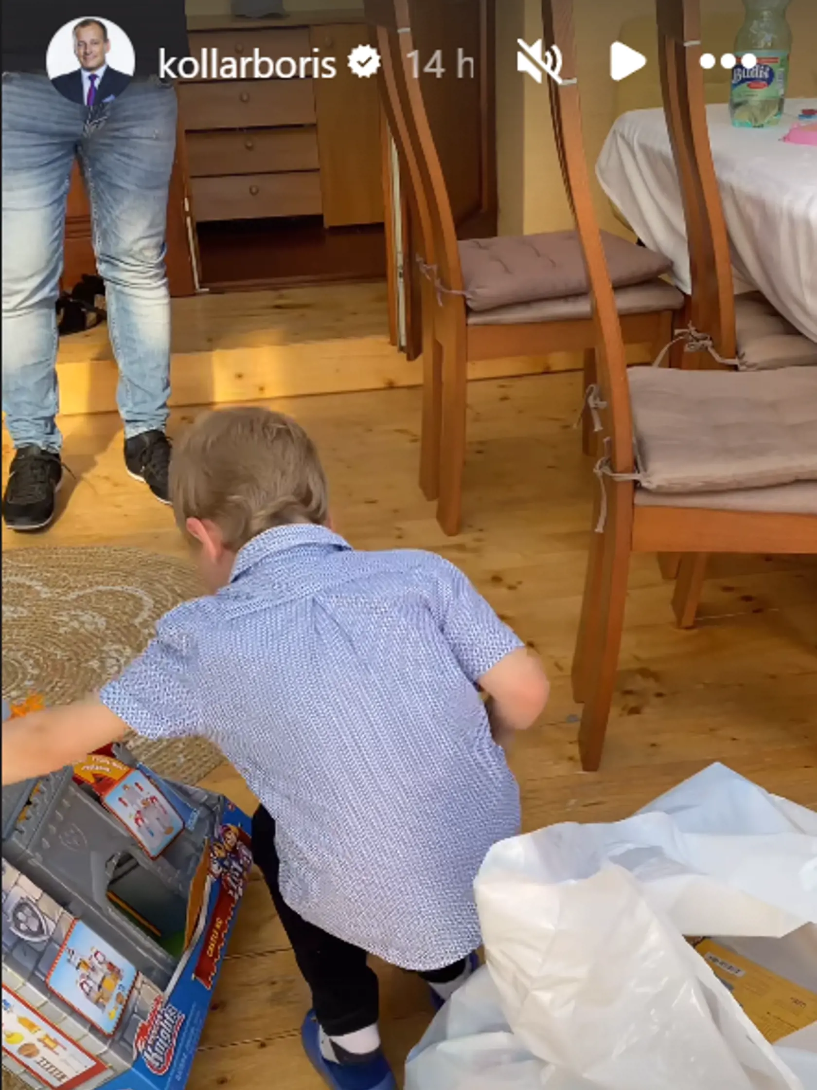 Exkluzívne zábery z narodeninovej oslavy malého Markusa. Na párty sa stretli štyri mamičky Kollárových detí - Mirka Jakubisová, mama Markusa, Monika Ostrihoňová, Barbora Balúchová a Paula Simoes. Na oslave nechýbala ani mama politika Anna.