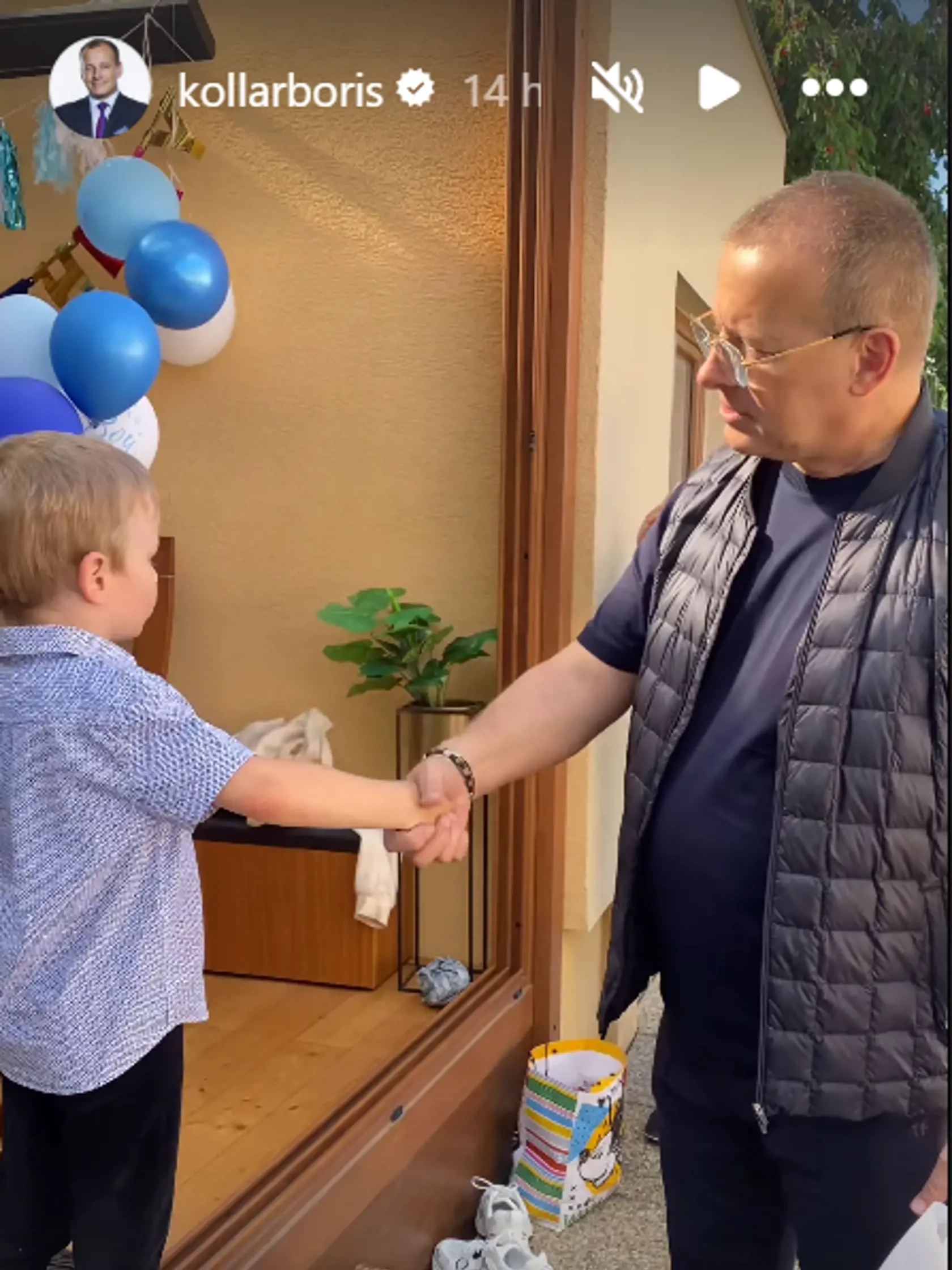 Exkluzívne zábery z narodeninovej oslavy malého Markusa. Na párty sa stretli štyri mamičky Kollárových detí - Mirka Jakubisová, mama Markusa, Monika Ostrihoňová, Barbora Balúchová a Paula Simoes. Na oslave nechýbala ani mama politika Anna.