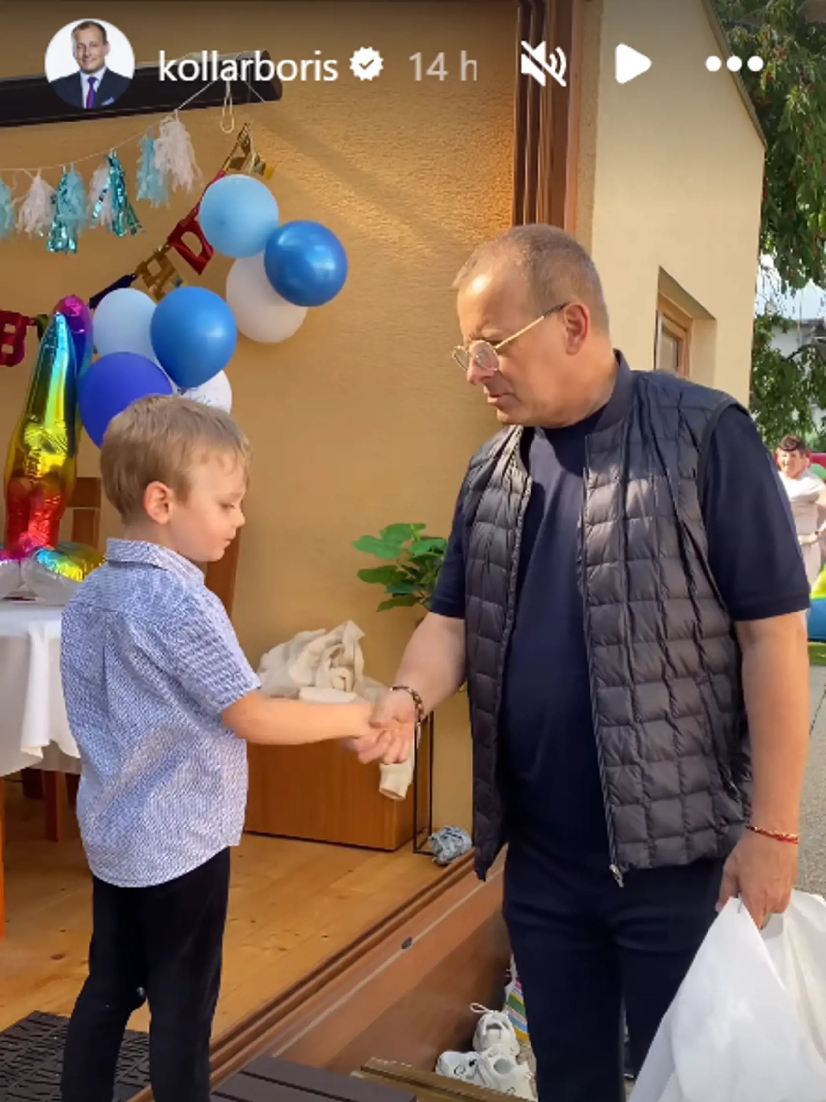 Exkluzívne zábery z narodeninovej oslavy malého Markusa. Na párty sa stretli štyri mamičky Kollárových detí - Mirka Jakubisová, mama Markusa, Monika Ostrihoňová, Barbora Balúchová a Paula Simoes. Na oslave nechýbala ani mama politika Anna.