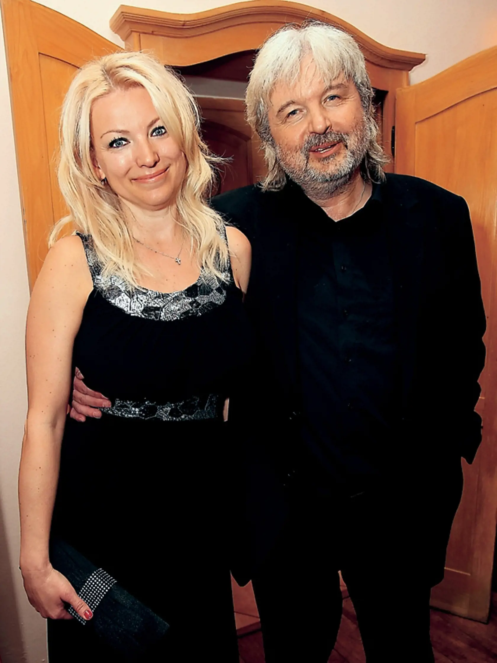 Režisér Dušan Rapoš a herečka Eva Vejmělková, starší muž, mladšia žena, vekový rozdiel
Foto: Zuzana Gavulová
Uverejnené: Šarm č. 15/09
pôvodný súbor:rapos gavulova.eps
