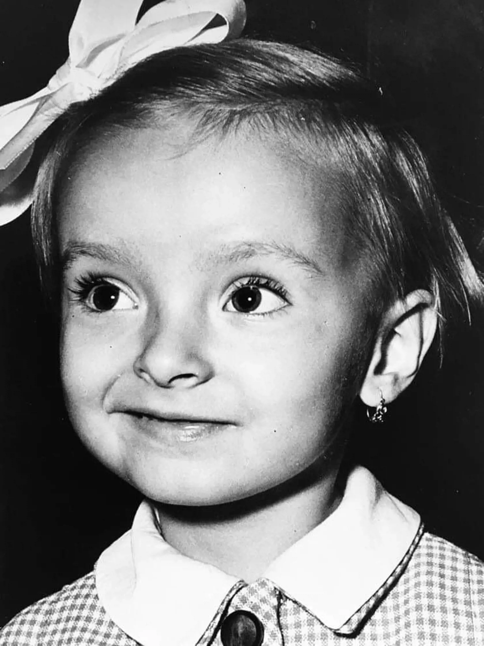 Eva Pavlíková  sa už ako malá motala mamine a babke po kuchyni. Túto vzácnu fotku darovala Dobrému jedlu.