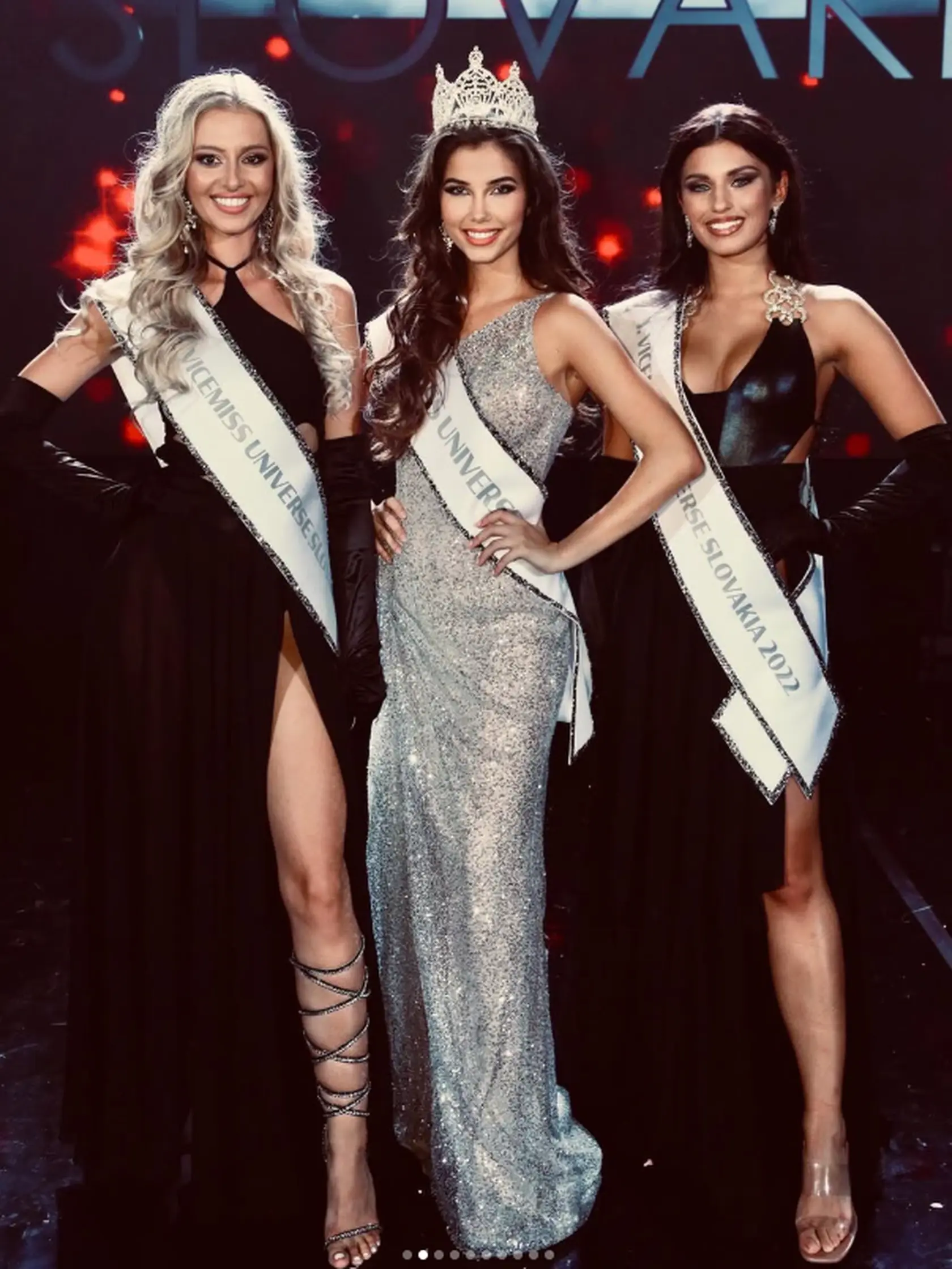 Karolína Michalčíková – Miss Universe Slovenskej republiky 2022. Ročník, keď sa súťaž vysielala iba prostredníctvom internetového vysielania.
