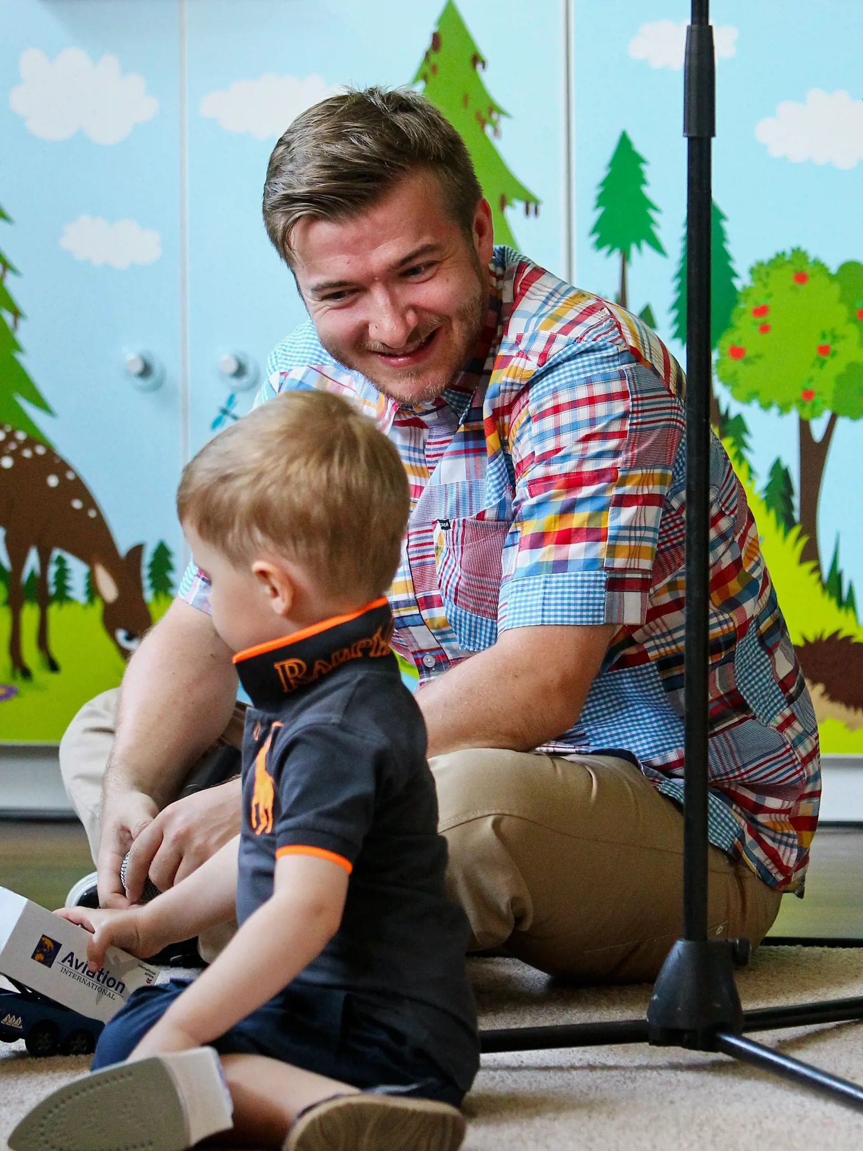 Na snimke Martin Madej pocas slavnostneho otvorenia materskej skolky Vendelin, ktorej zriadovatelkou je Silvia Prochadzkova.