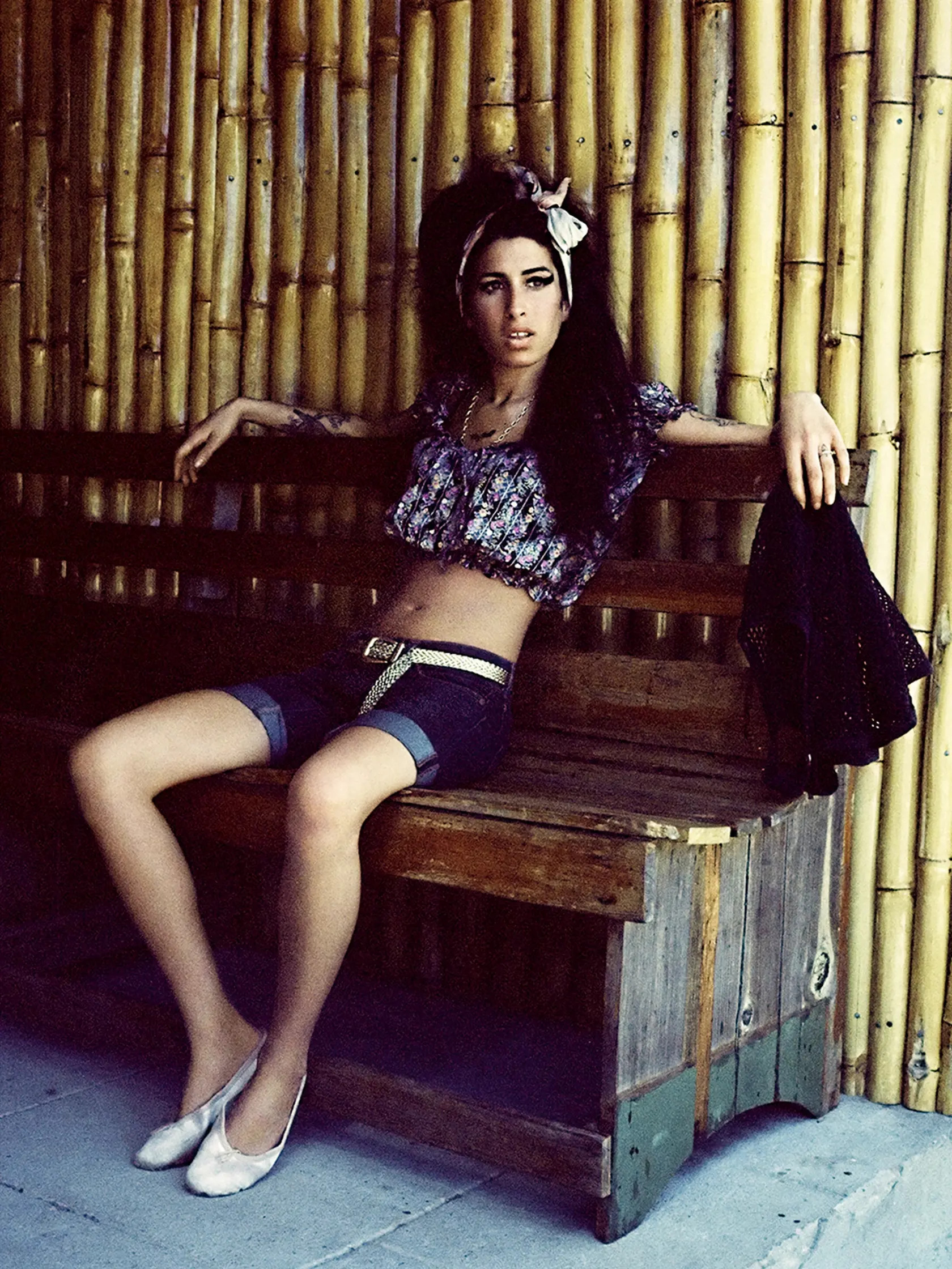 Amy Winehouse. Pred stlačením spúšte vraj Bryan Adams veľmi nerozmýšľa, hoci tvrdí, že by bol rád, keby bol za jeho fotografiami hlbší tvorivý proces.