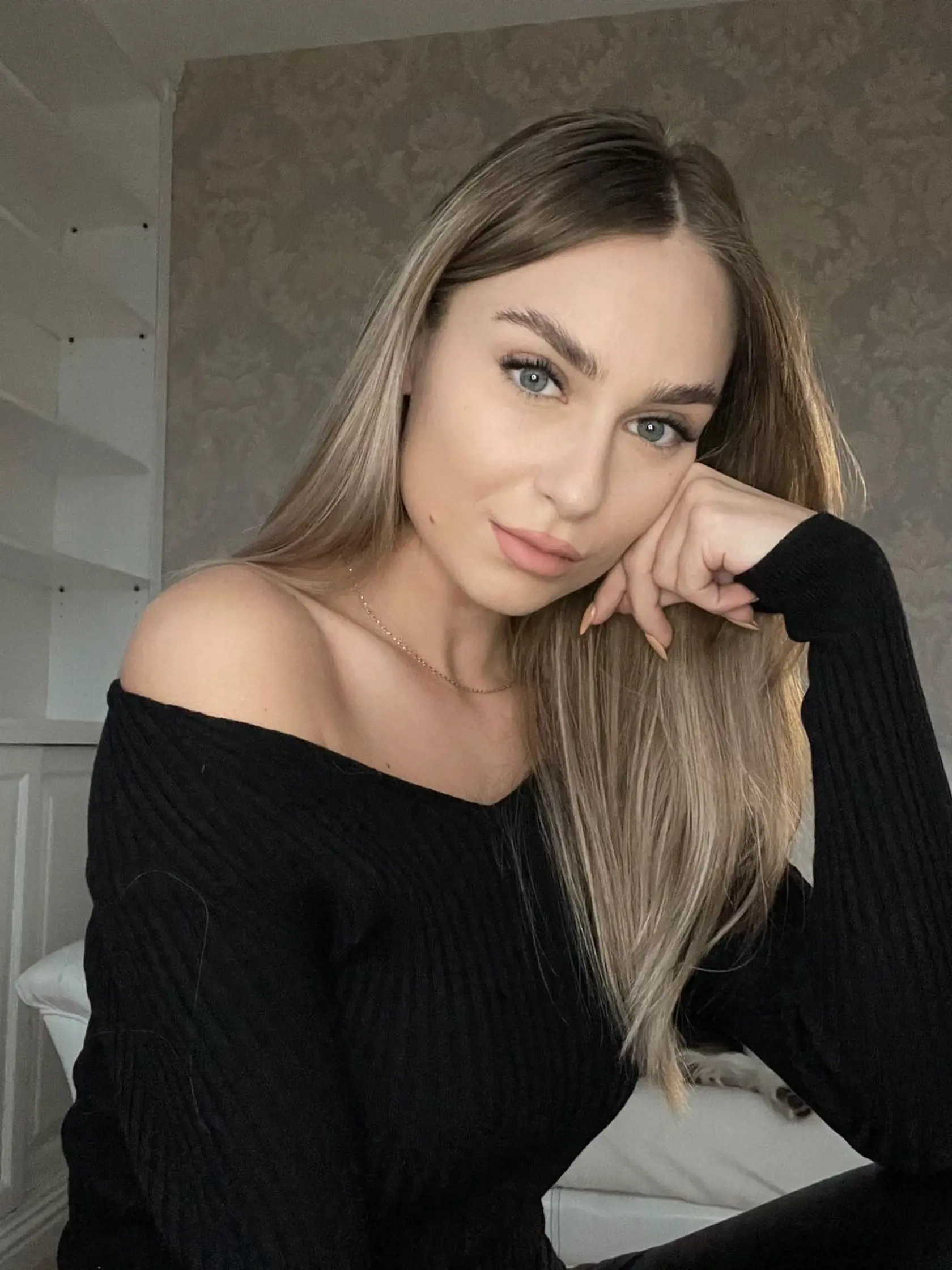 Krásna priateľka Petra Cehlárika.