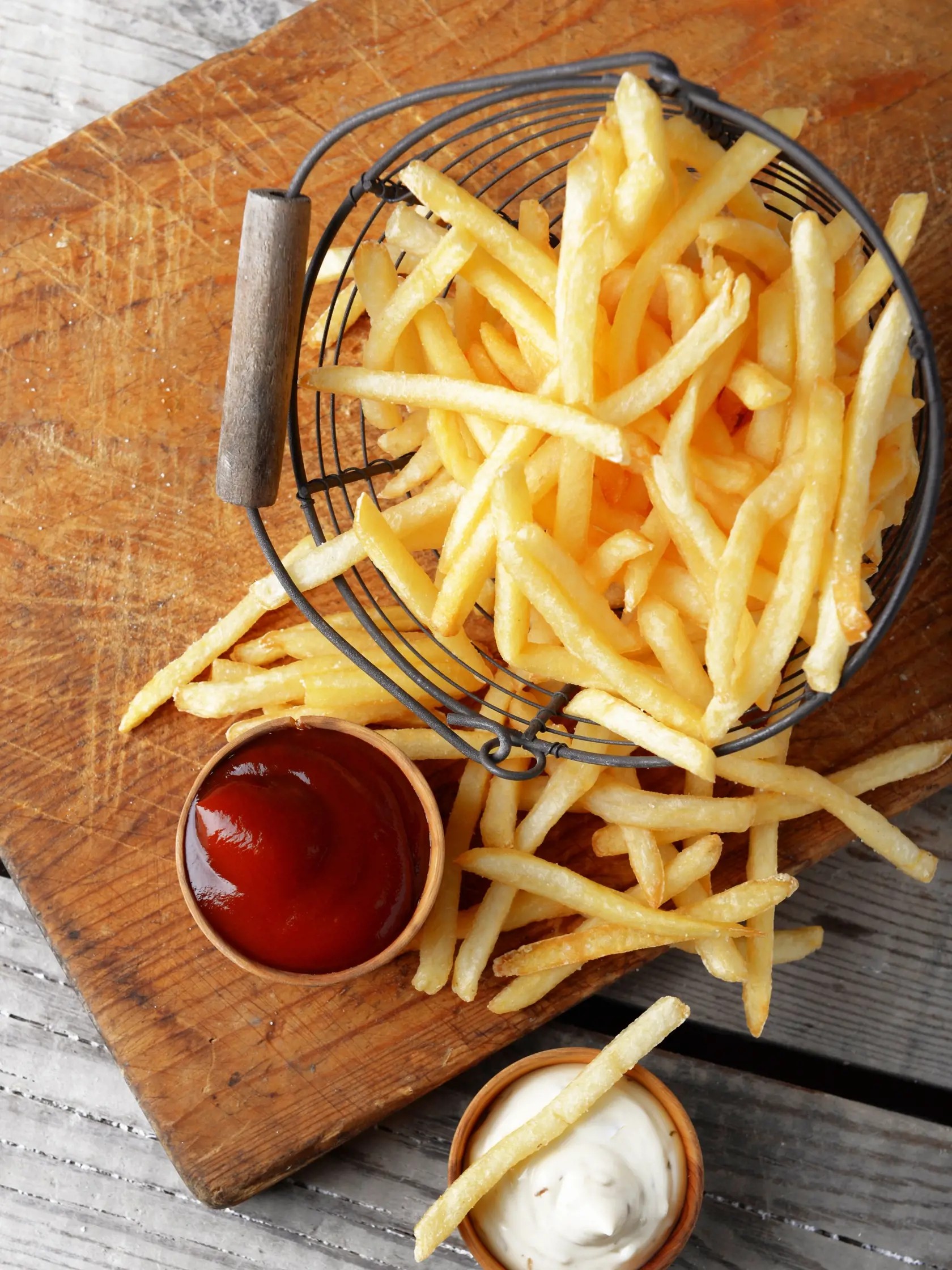 Ani vy nedokážete odolať hamburgerom, hranolčekom, pizze alebo čipsom?