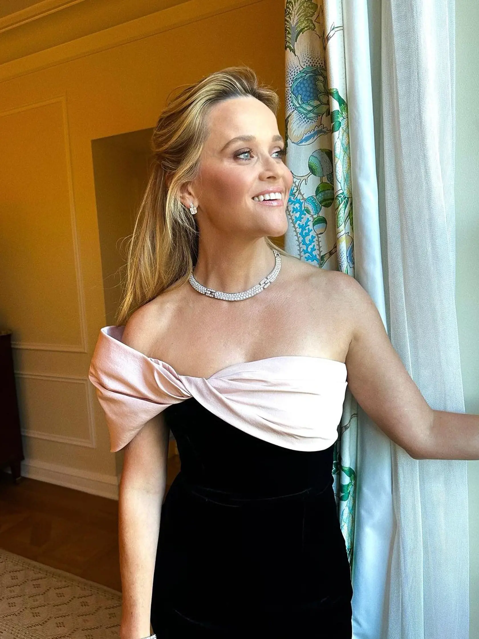 Takáto nádherná bola Reese Witherspoon na Zlatých Glóbusoch. Ona že bude mať onedlho 48?