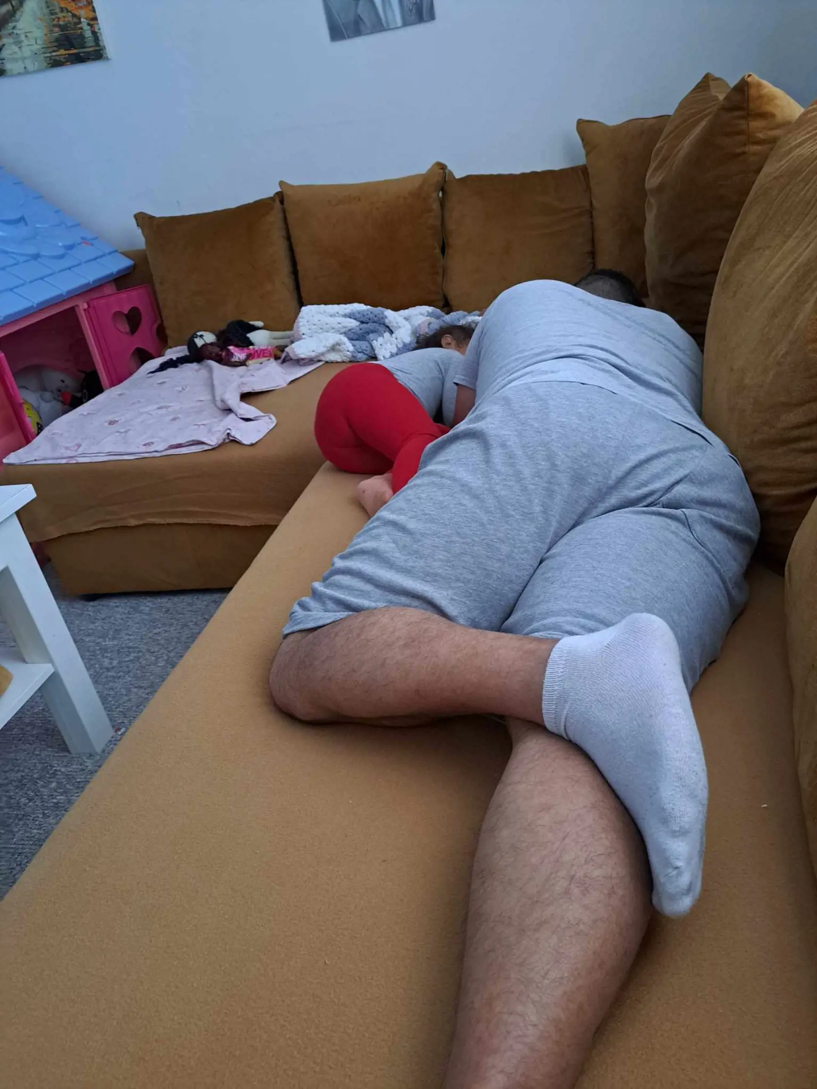 Adam s Helenou boli spolu 14 rokov. Pred tromi rokmi do ich života vstúpila 3-ročná dcérka Emma Zara, ktorá už bude vyrastať bez svojho tatina.