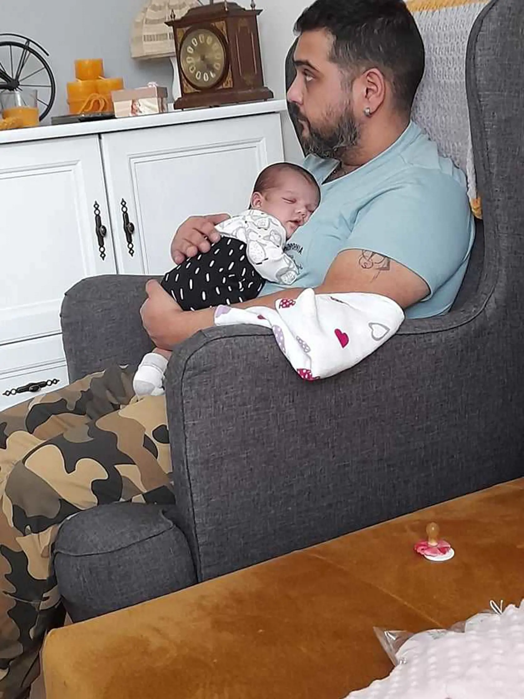 Adam s Helenou boli spolu 14 rokov. Pred tromi rokmi do ich života vstúpila 3-ročná dcérka Emma Zara, ktorá už bude vyrastať bez svojho tatina.