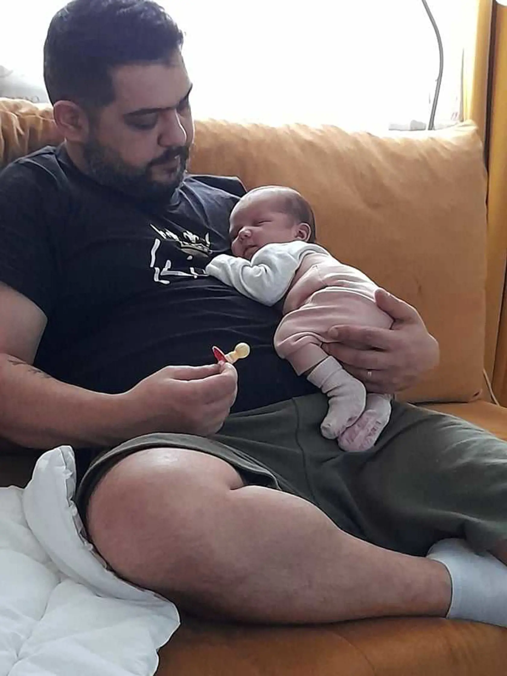 Adam s Helenou boli spolu 14 rokov. Pred tromi rokmi do ich života vstúpila 3-ročná dcérka Emma Zara, ktorá už bude vyrastať bez svojho tatina.