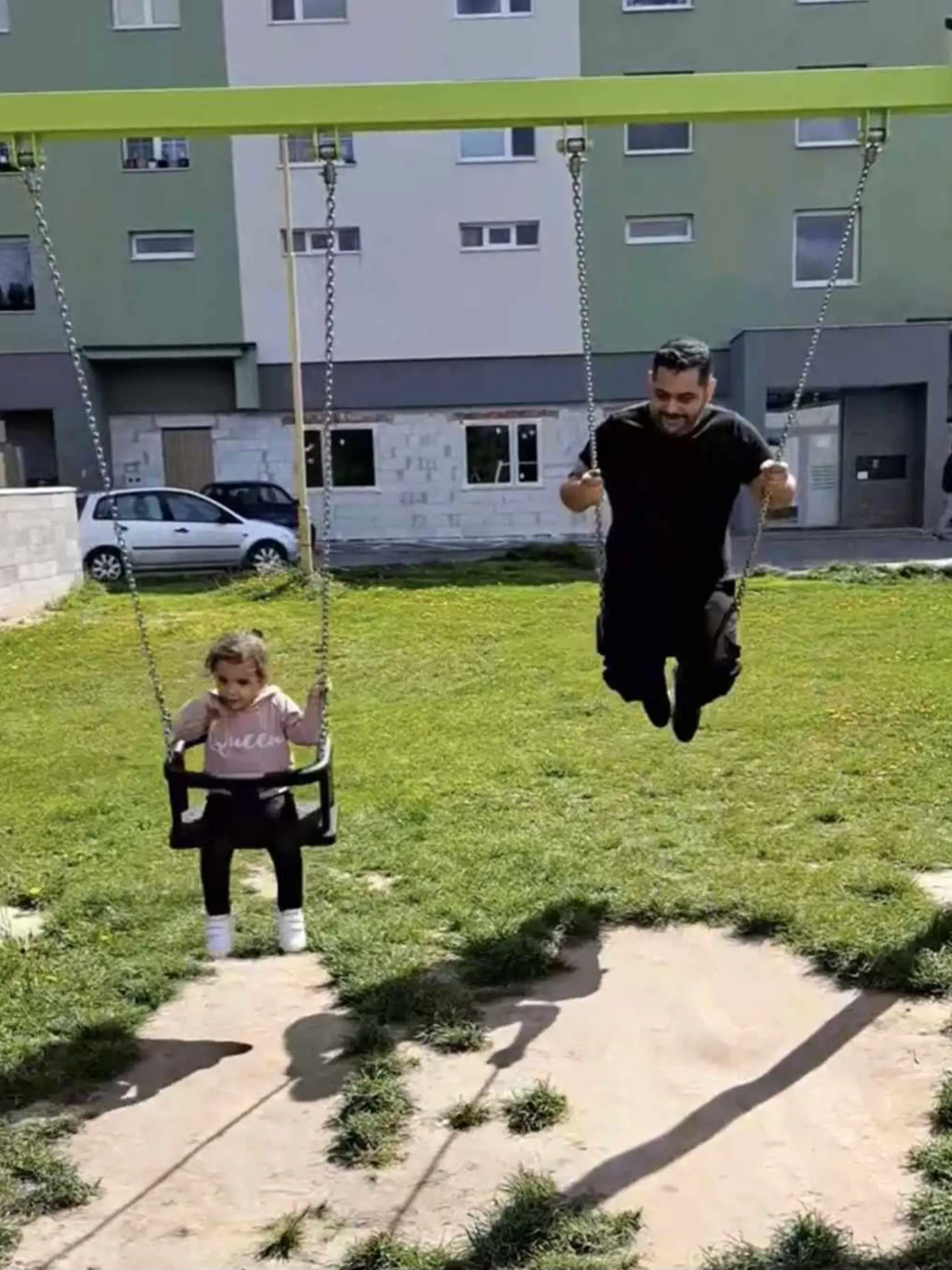 Adam s Helenou boli spolu 14 rokov. Pred tromi rokmi do ich života vstúpila 3-ročná dcérka Emma Zara, ktorá už bude vyrastať bez svojho tatina.