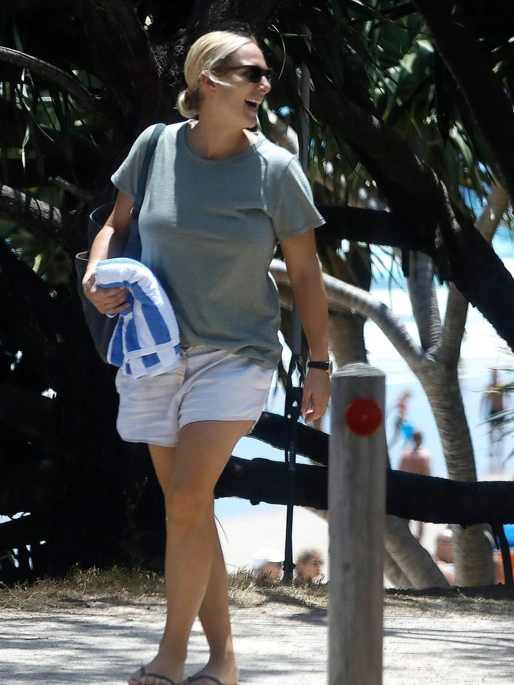 Zara Phillips na dovolenke na Wategoes Beach v Byron Bay.