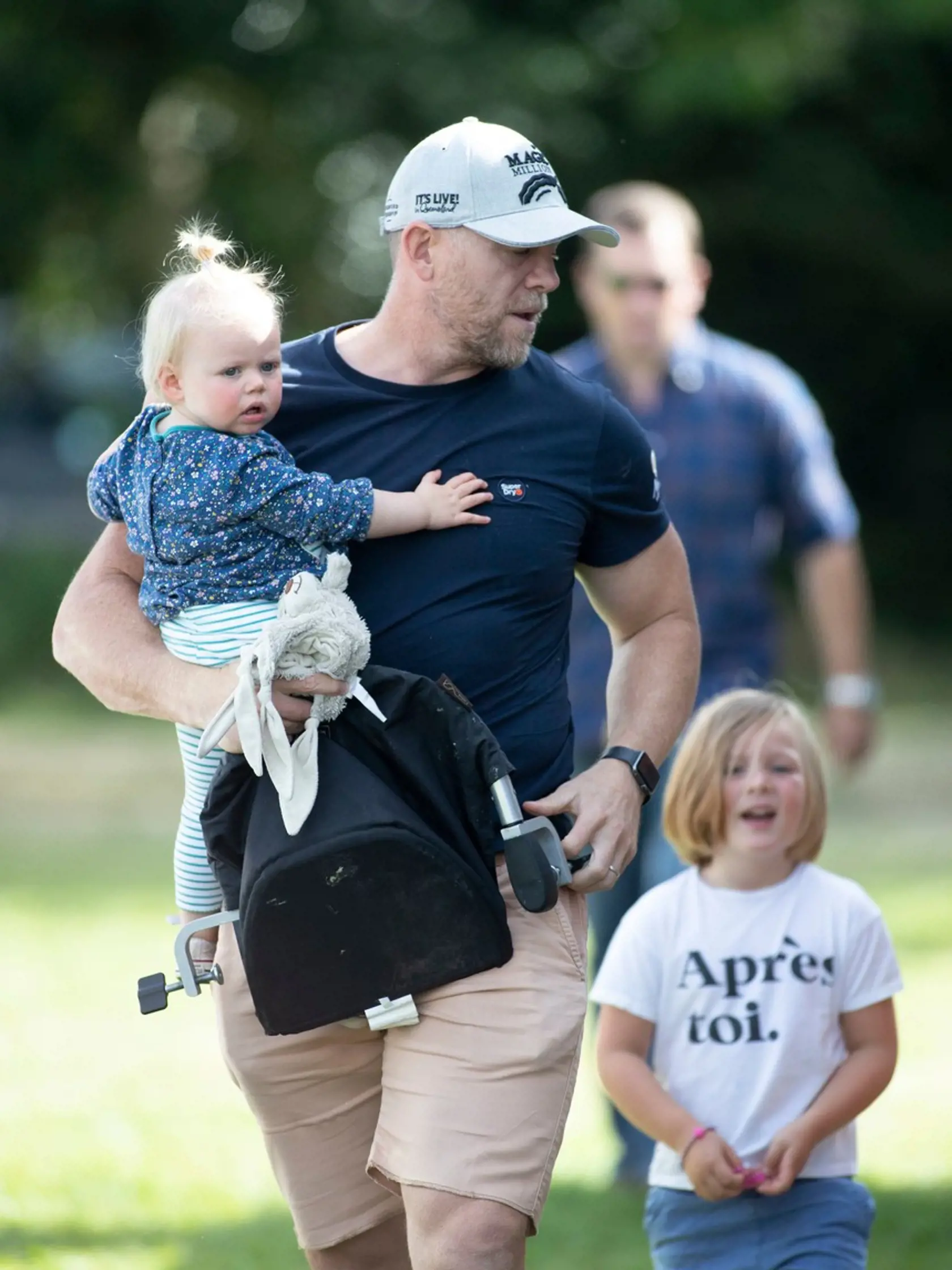 Mike Tindall s dcérami Lenou a Miou 15. septembra 2019.