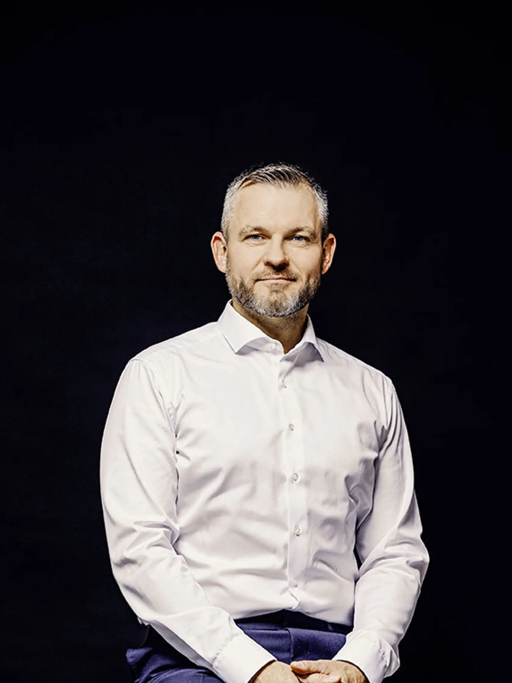 Neformálne oblečený poslanec Peter Pellegrini