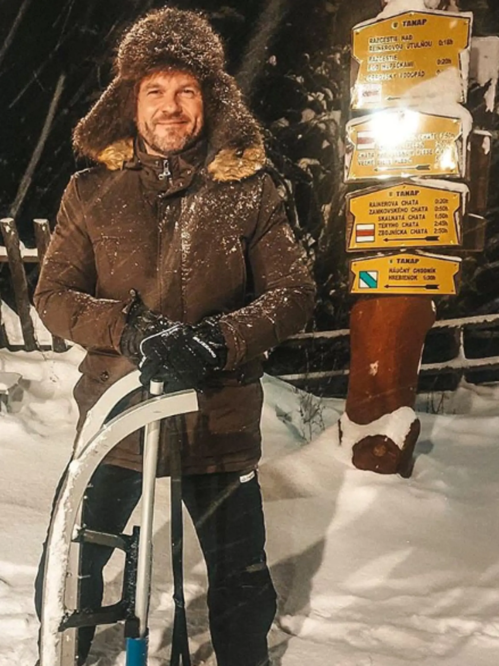 Neformálne oblečený poslanec Peter Pellegrini