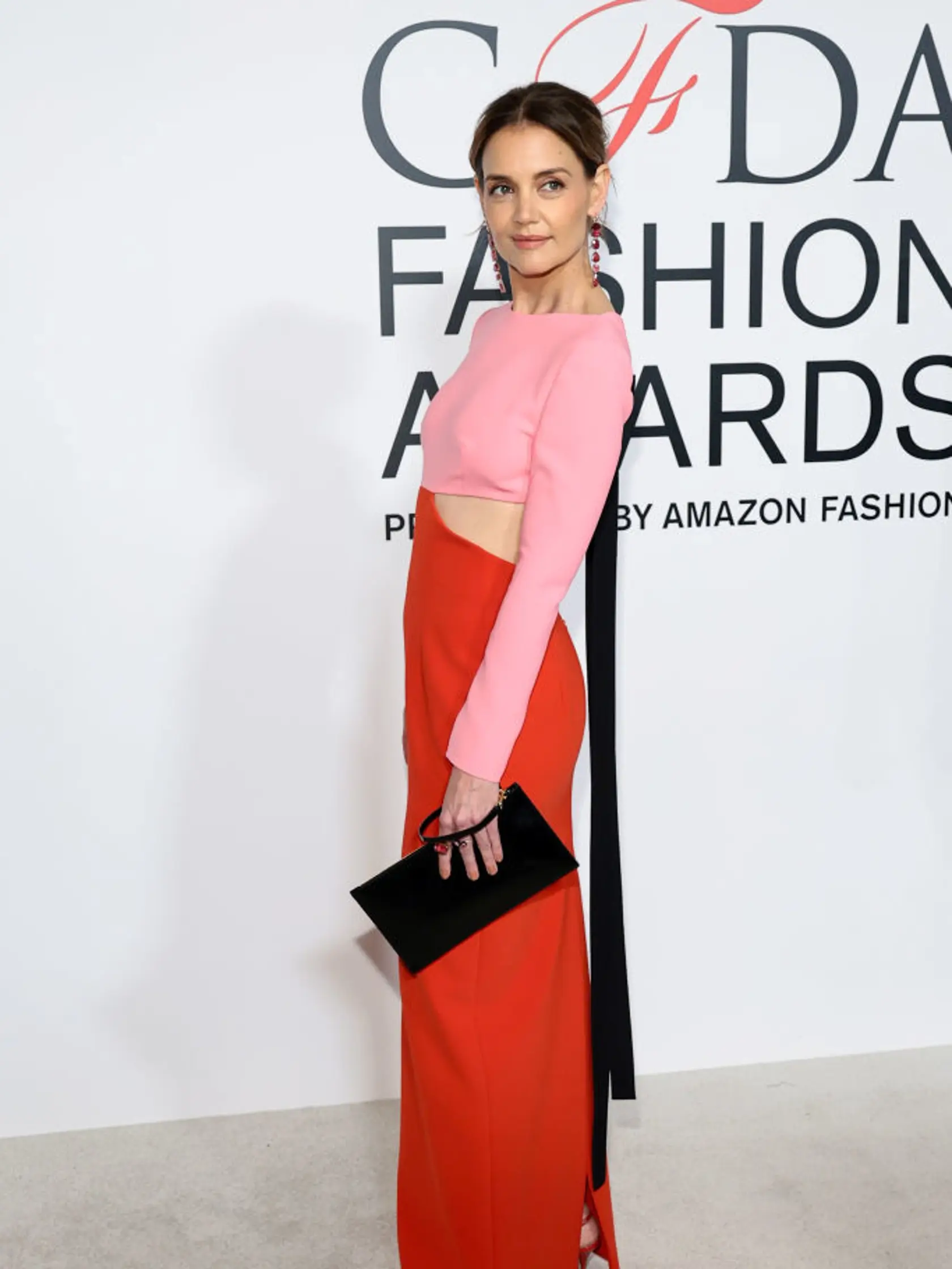 Takto vyzerá Katie Holmes, keď sa vyfintí na nejakú spoločenskú udalosť. Krásna.
