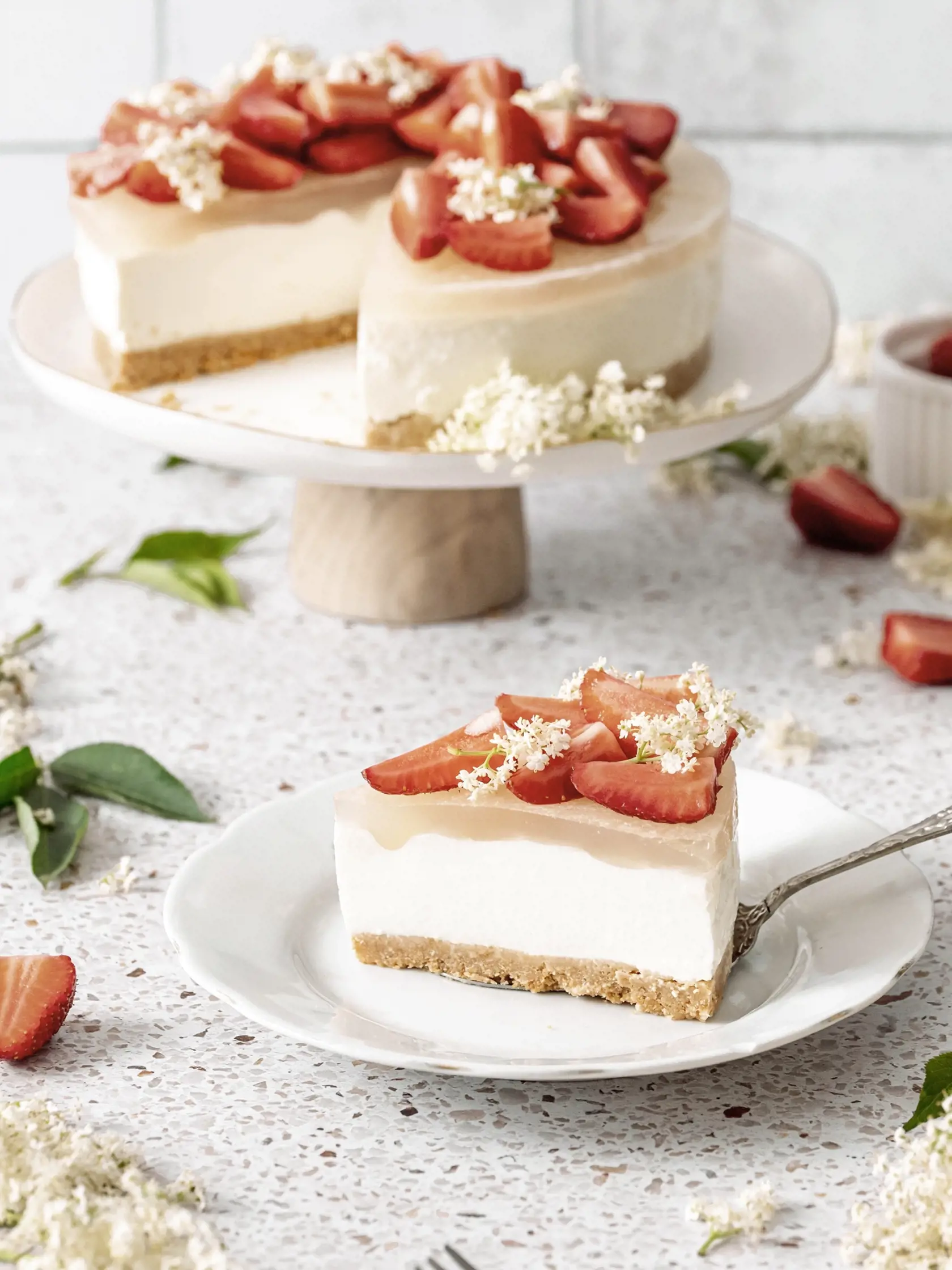 Bazový cheesecake s jahodami