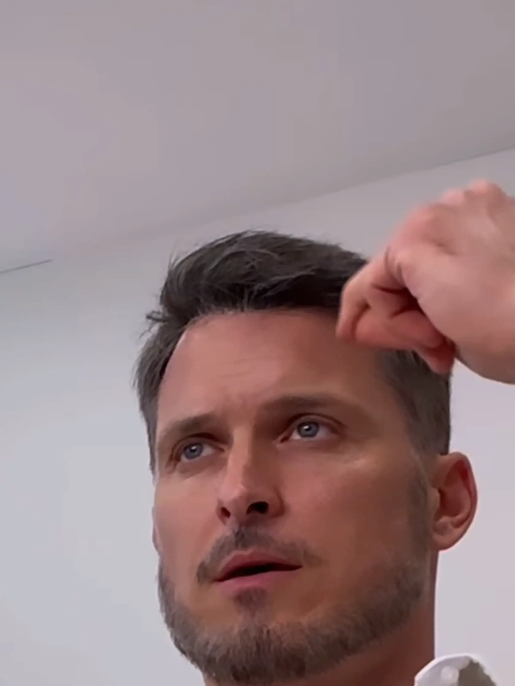 Ján Koleník zverejnil video, v ktorom sa premenil na Waltera z Dunaja.