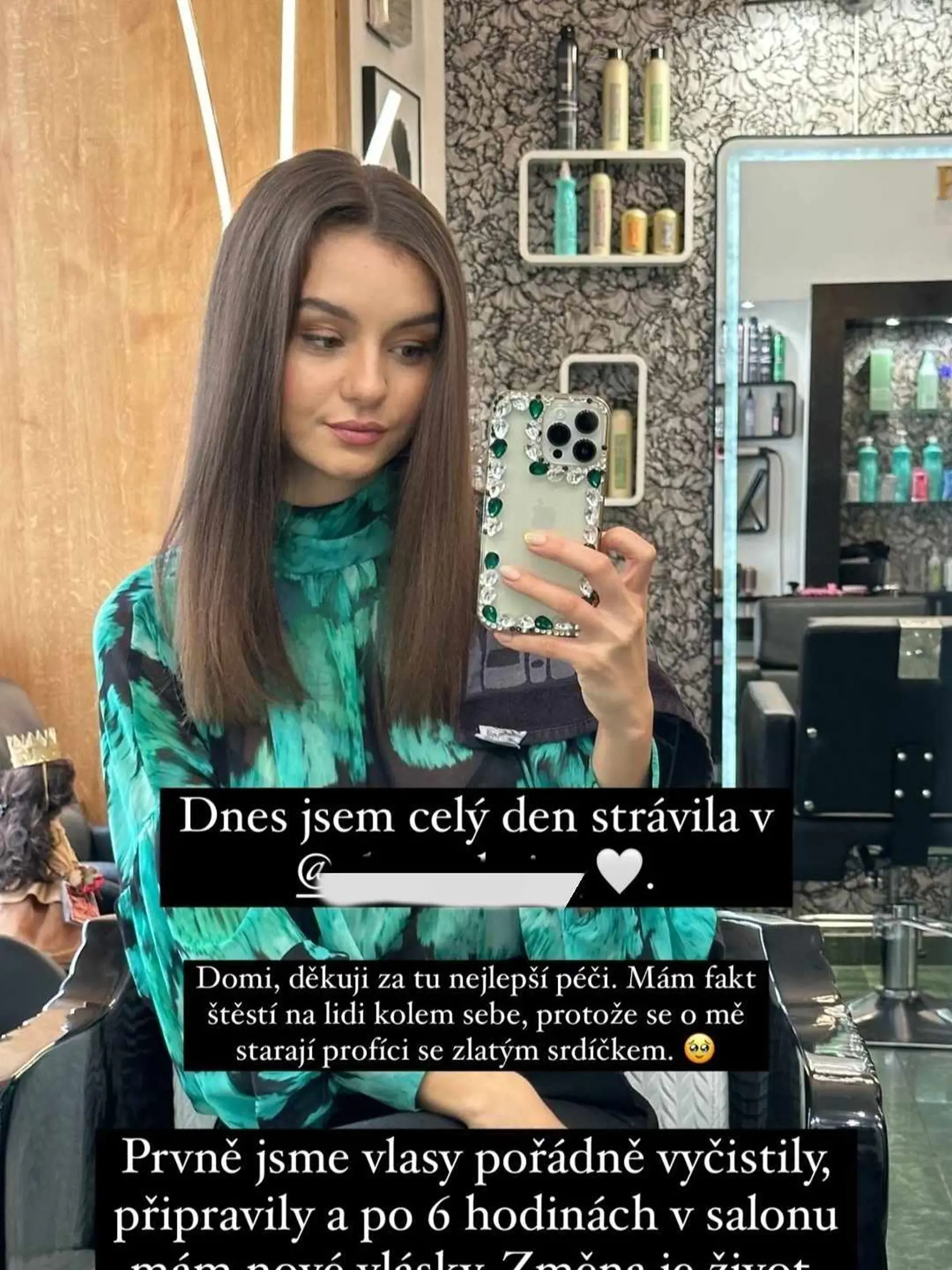 Julie sa rozhodla pre veľkú zmenu! Dala zbohom starému účesu a stala sa z nej blondínka.