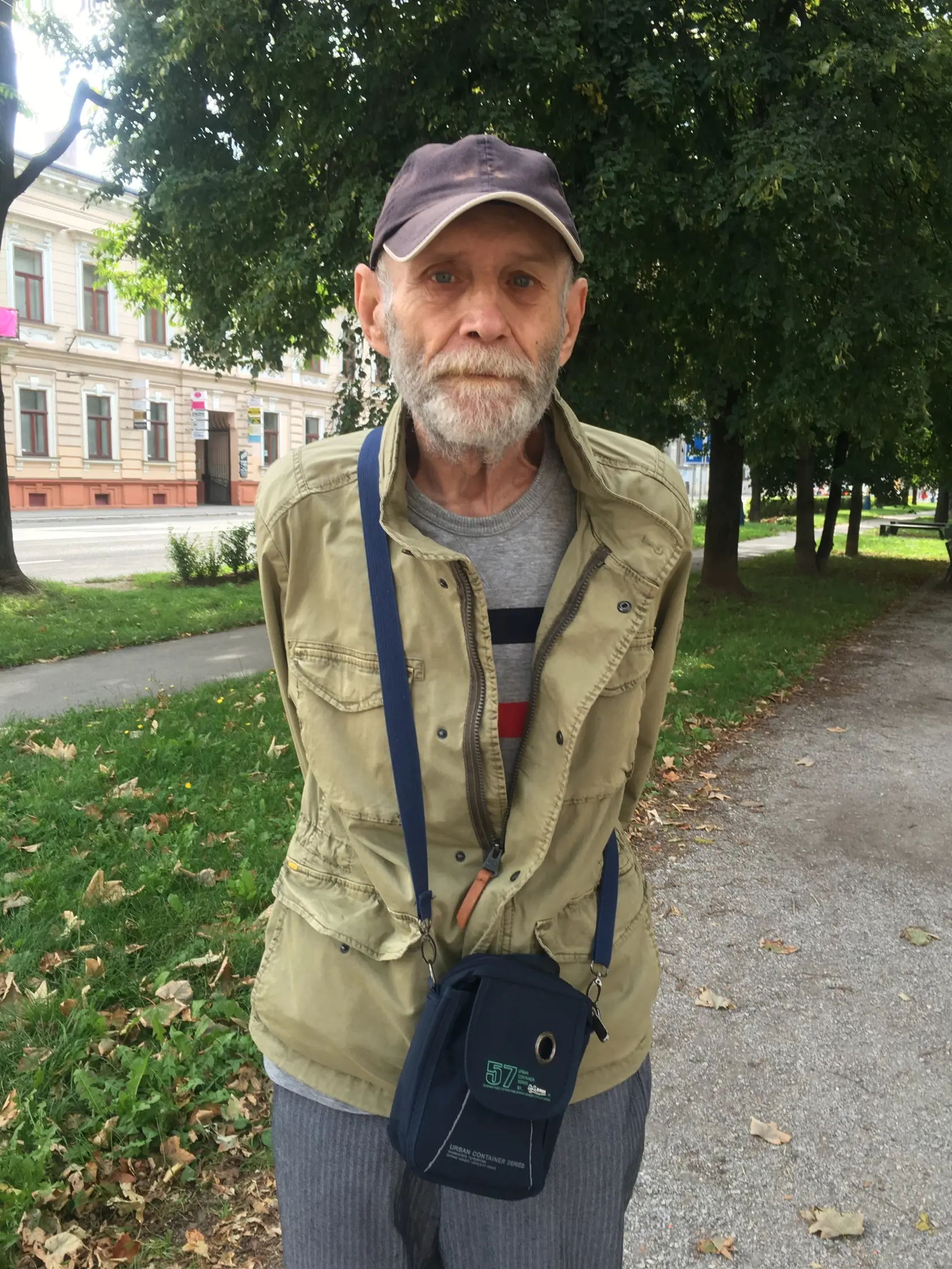 Košičan Andrej (73) si myslí, že pápež mal prísť zo dňa na deň, aby videl reálny obraz sídliska.