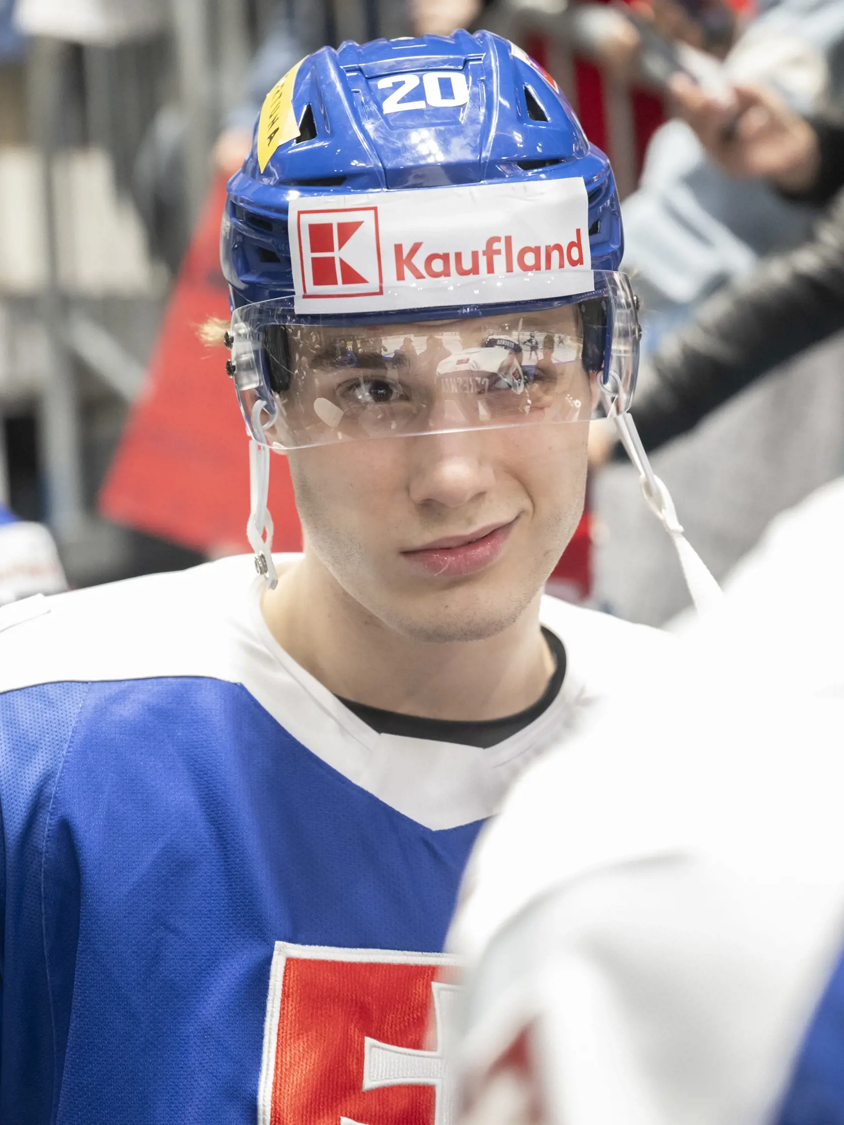 Na snímke slovenský hokejový reprezentant Juraj Slafkovský 7. mája 2024 v Bratislave. FOTO TASR - Martin Baumann
