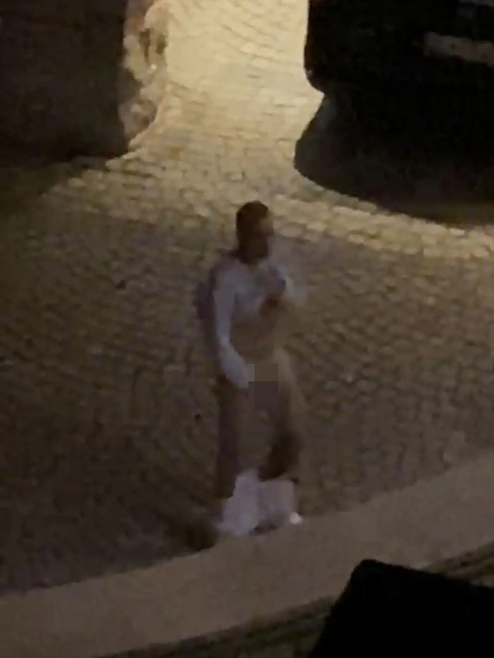 Vladimíra Weiss sa v jednej chvíli rozhodol, že aj jeho "druhé ja" potrebuje vyvetrať "hlavu". Ivan Kmotrík stál ďalej a radšej pozeral do mobilu.
