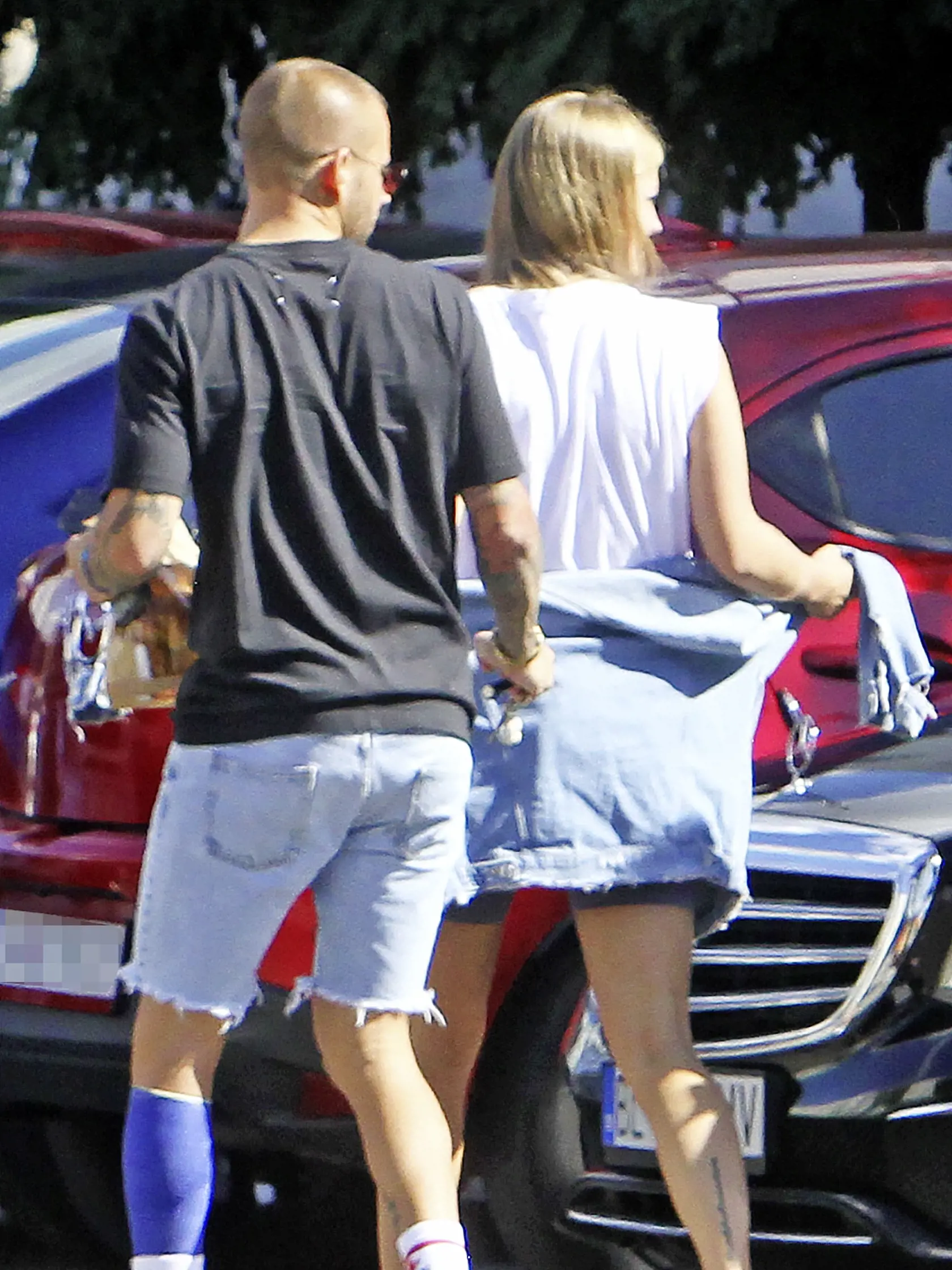 RANDE S BLONDÍNOU?!
Futbalista si bol posedieť s neznámou slečnou v kaviarni.