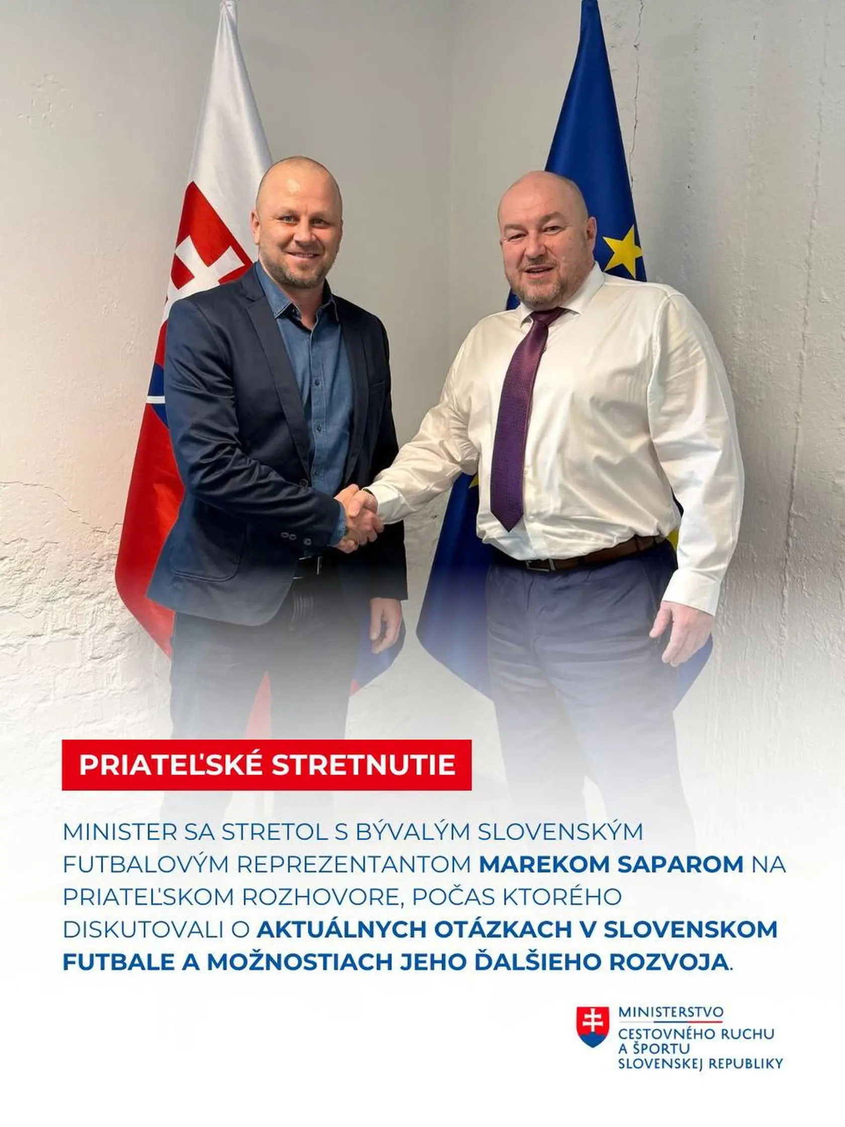 Bývalý futbalový reprezentant a súčasný športový šéf FC Košice Martek Sapara na spoločnej fotografii s ministrom cestovného ruchu Rudolfom Huliak. Fotku Huliak zverejnil na sociálnej sieti Telegram 8. apríla 2025 s tým, že s bývalým futbalistom v „priateľskom rozhovore" diskutovali o  „aktuálnych otázkach v slovenskom futbale a možnostiach jeho ďalšieho rozvoja".