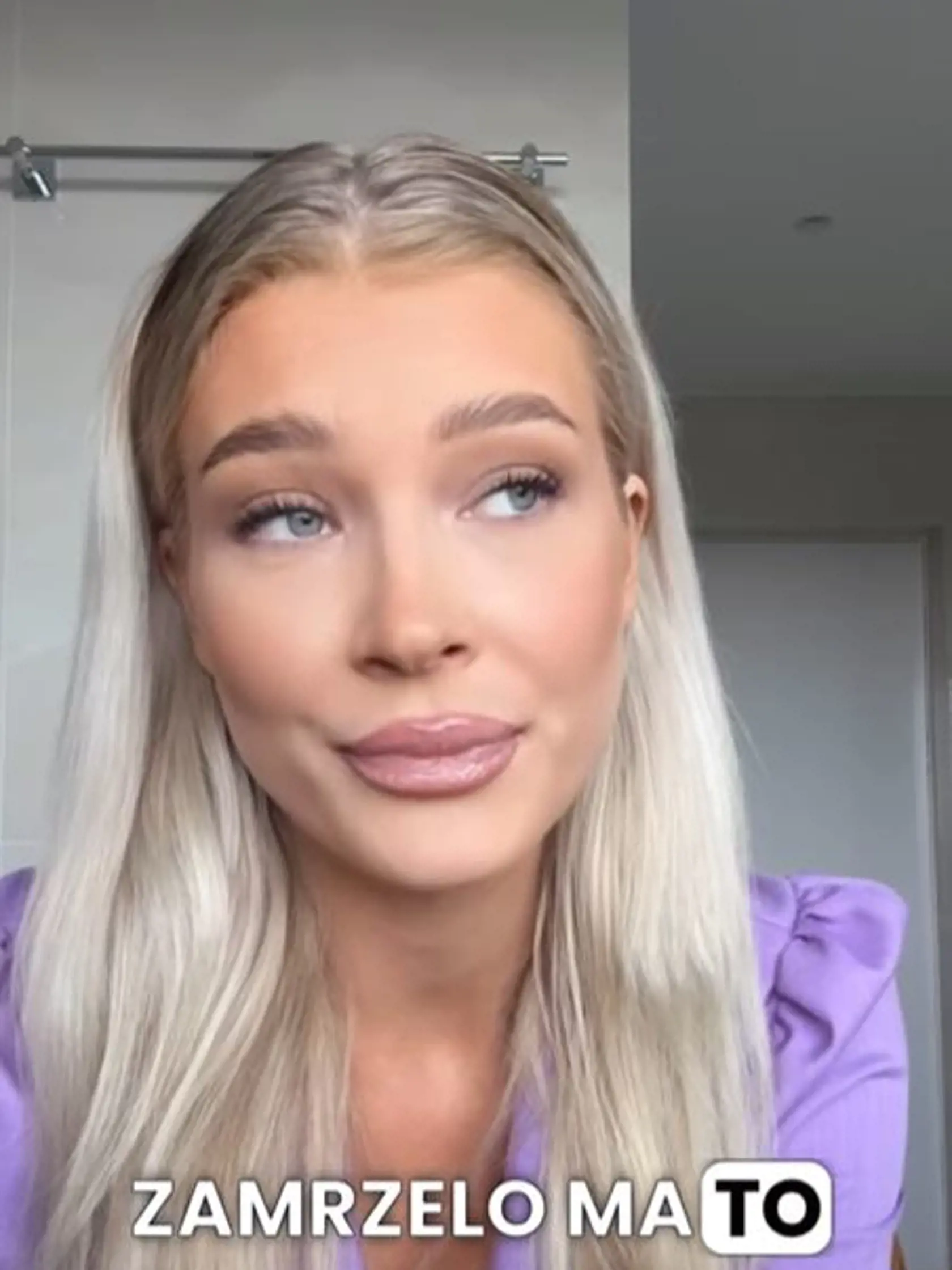 Šulíková s Dankom sa pochválili "vtipnými"  tričkami. Andrej so semaforom na hrudi nasrdil Slovákov.