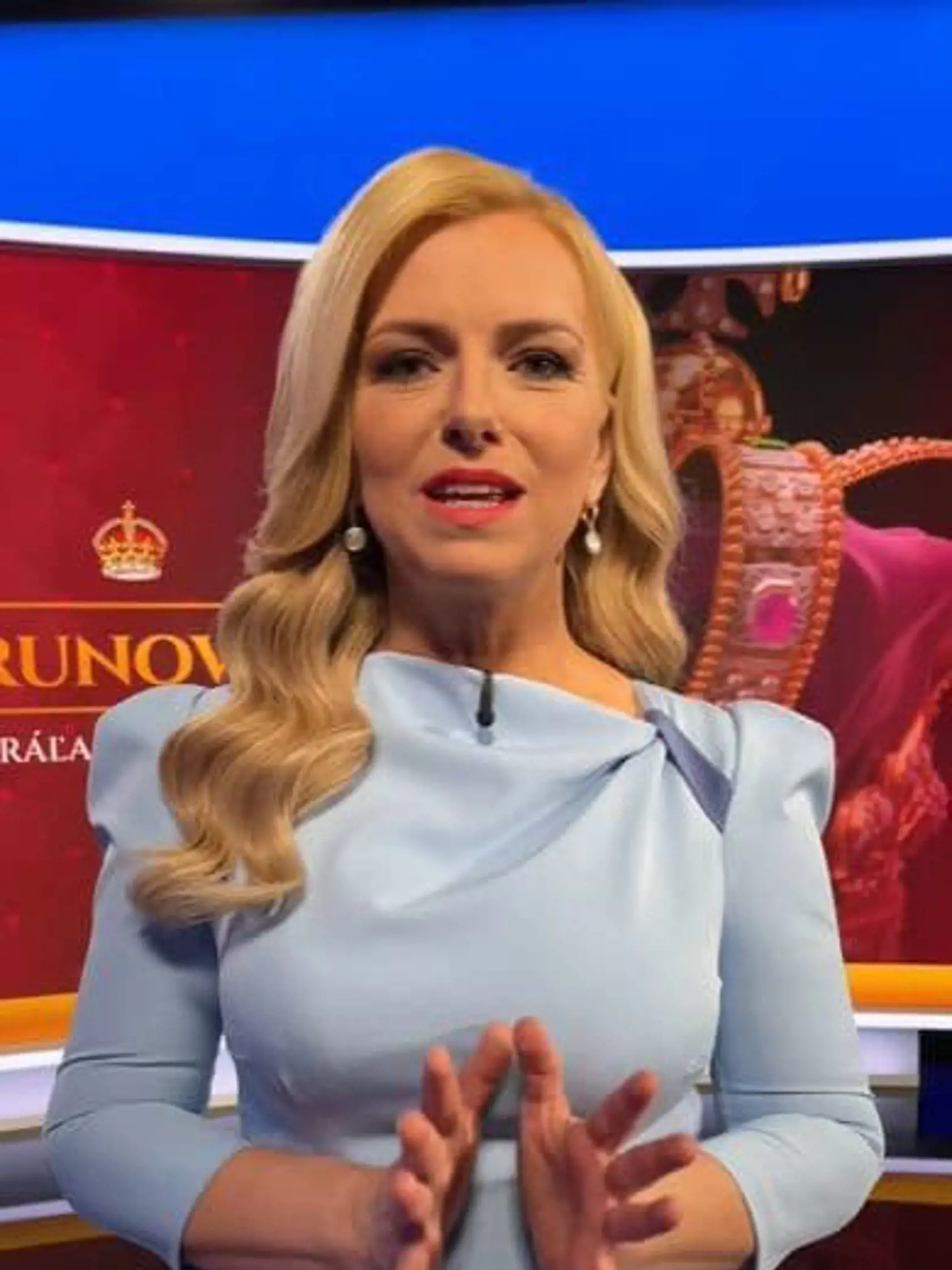 Korunovácia Karola III. Zlatica opäť v šatách zlého strihu. Diváci ju bombardovali otázkami, či je tehotná.