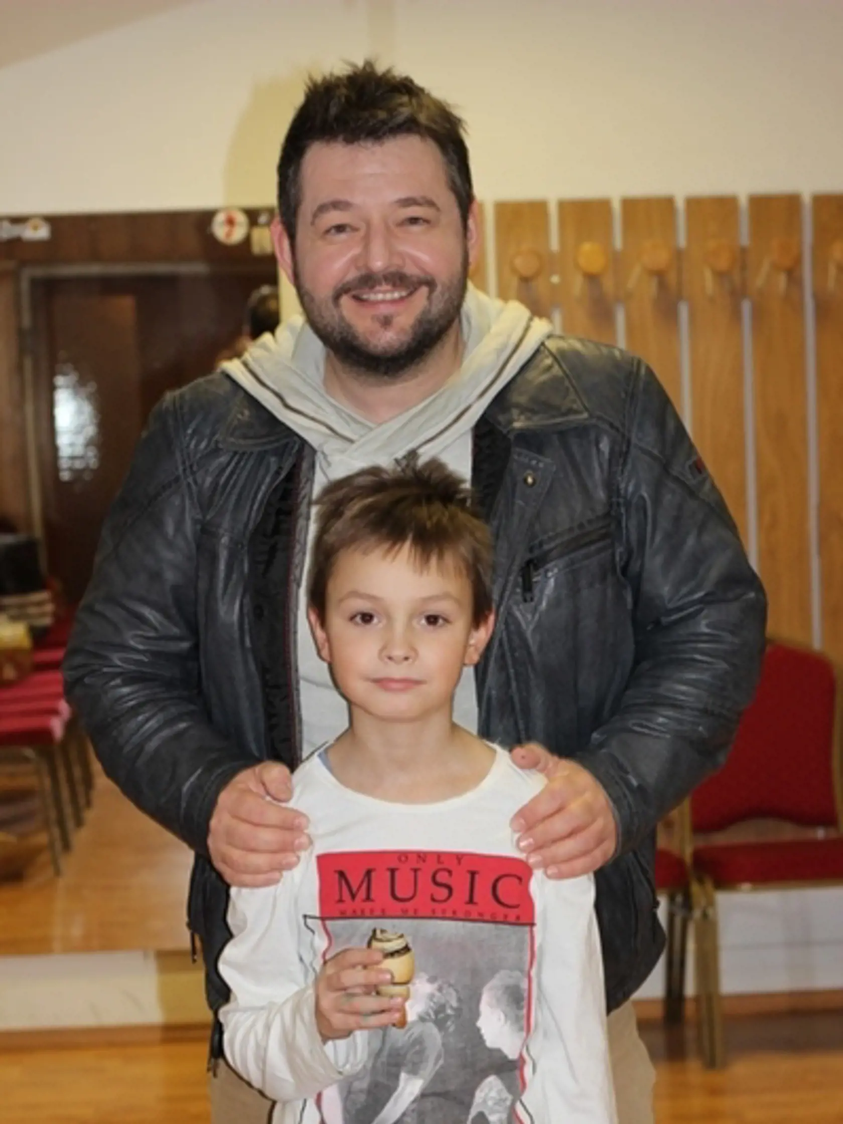 Michal Hudák so seriálovým synom.