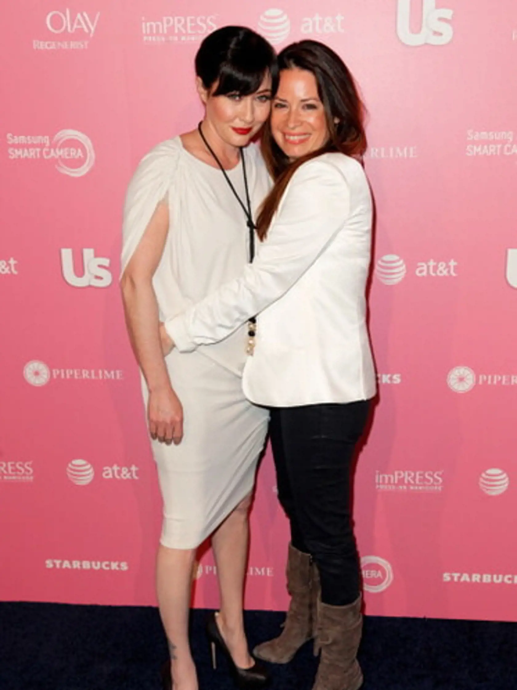 Shannen Doherty s kolegyňou Holly Marie Combs z populárneho seriálu Čarodejnice.