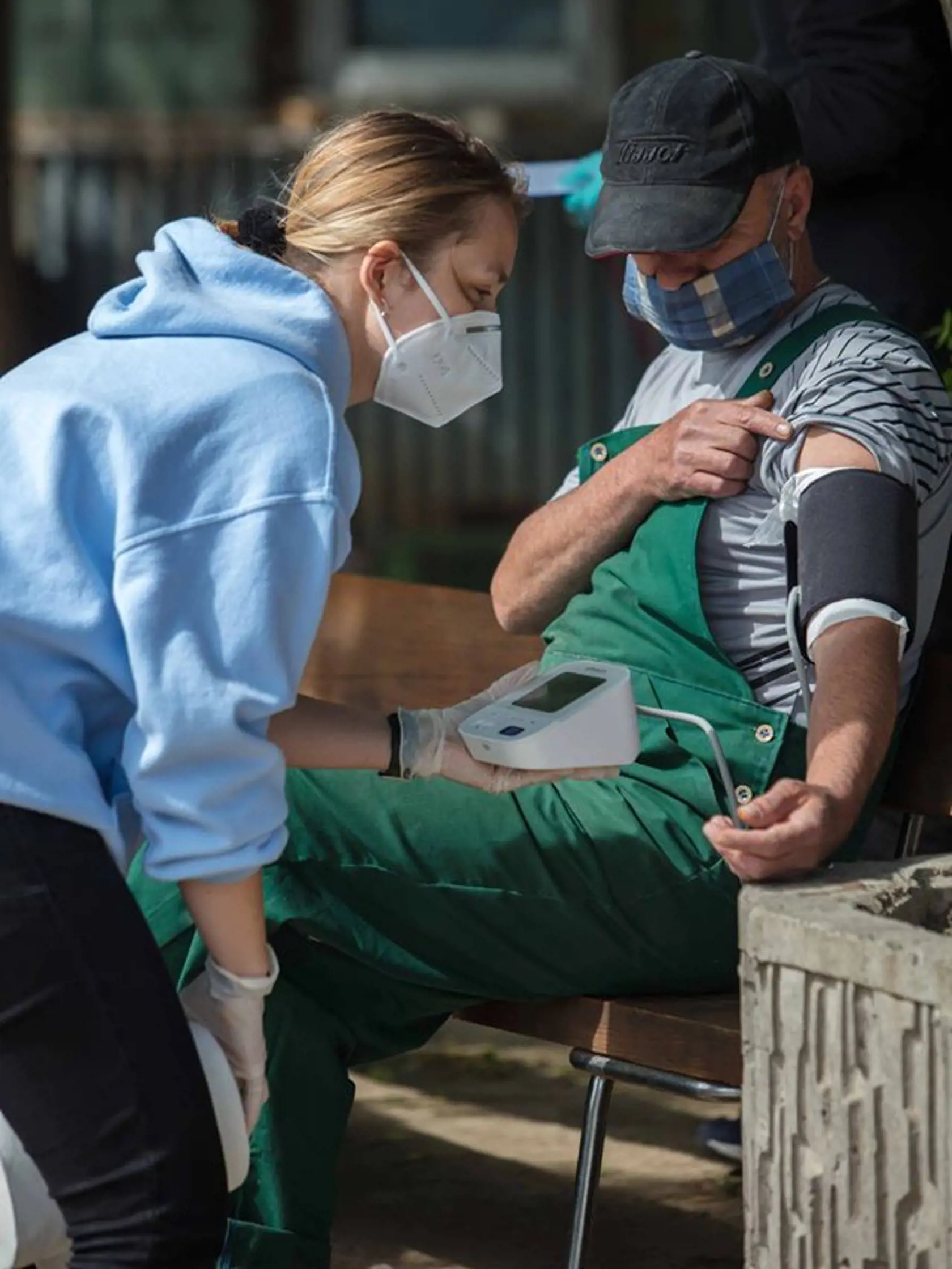 Dobrovoľníci nielen testovali, ale sa aj rozprávali s klientmi zariadenia.