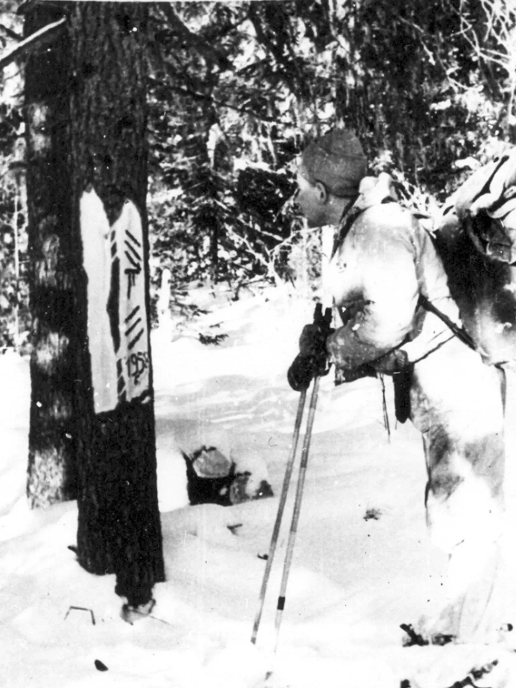 V noci z 1. na 2. februára 1959 zahynula za doteraz nejasných okolností v priesmyku na severnom Urale skupina turistov vedená študentom techniky Igorom Ďatlovom.