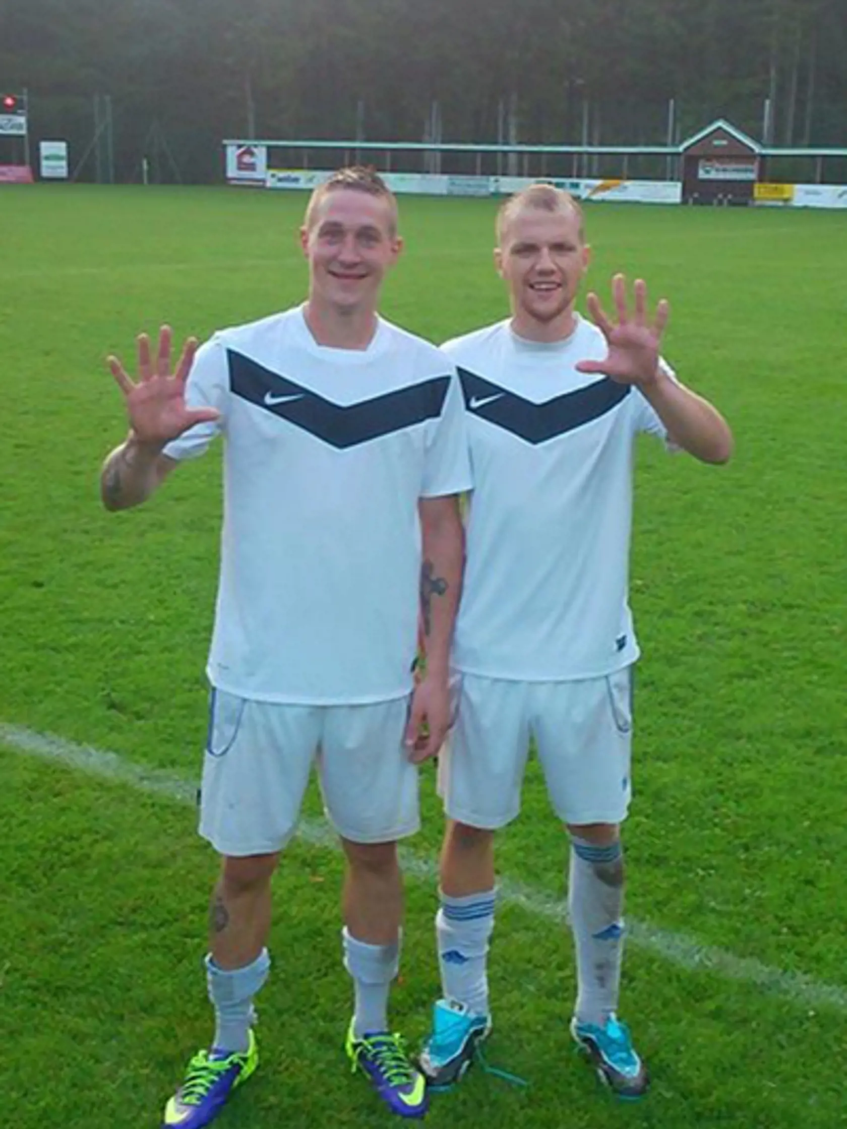 Veľkou Mrvovou vášňou je aj futbal.