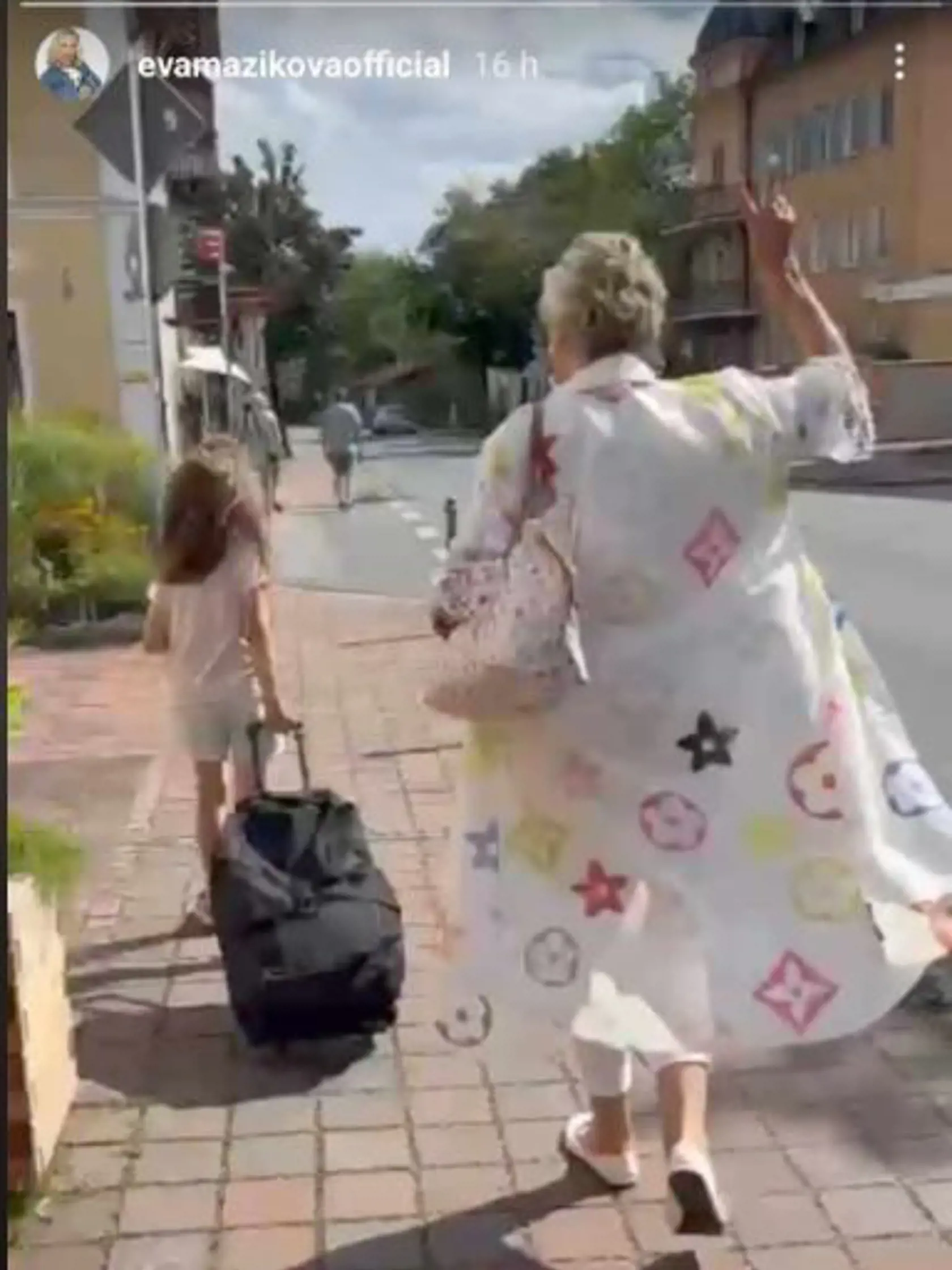 Eva Máziková s vnučkou.