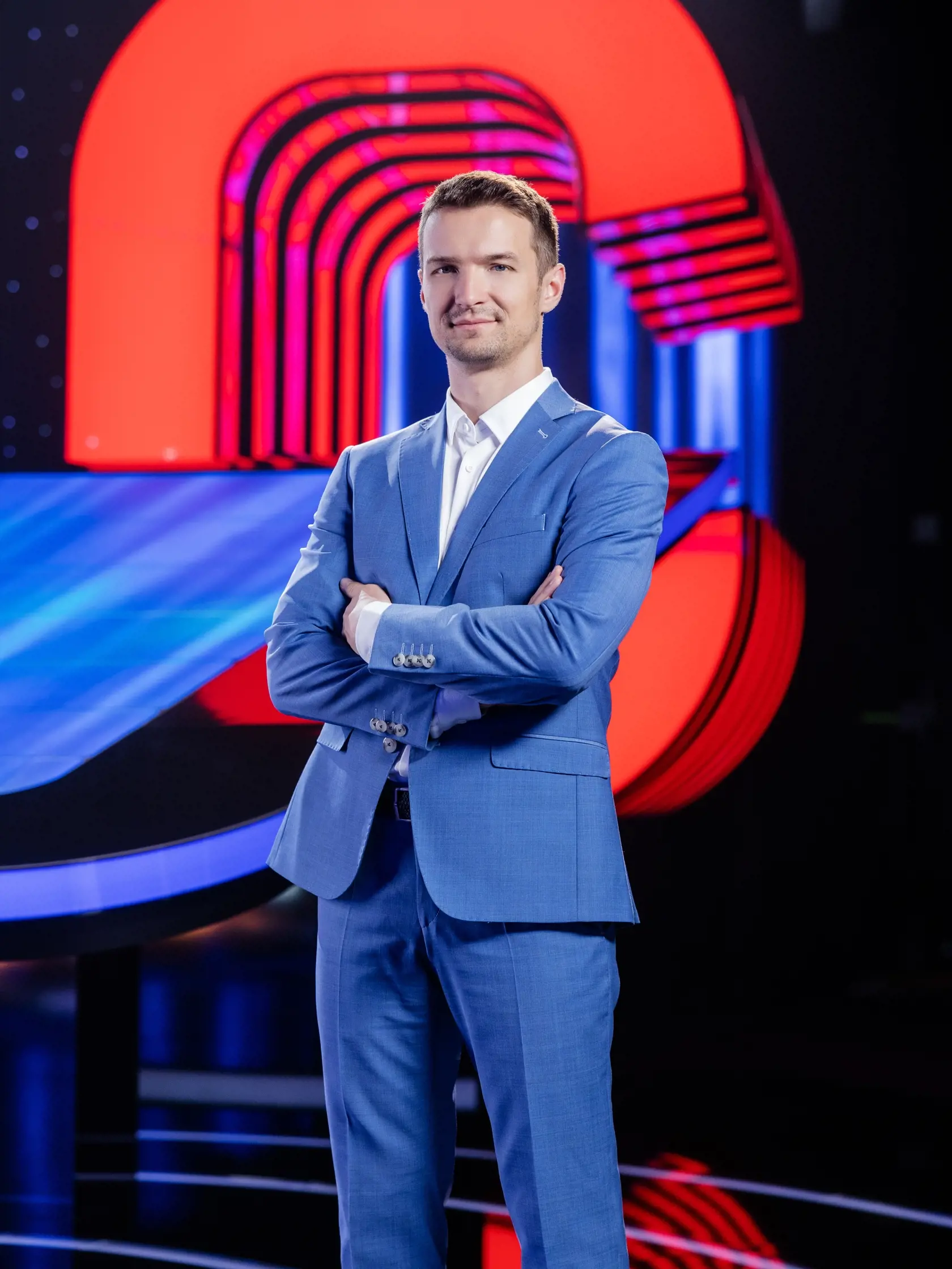 Moderátor Na love Viktor Vincze.