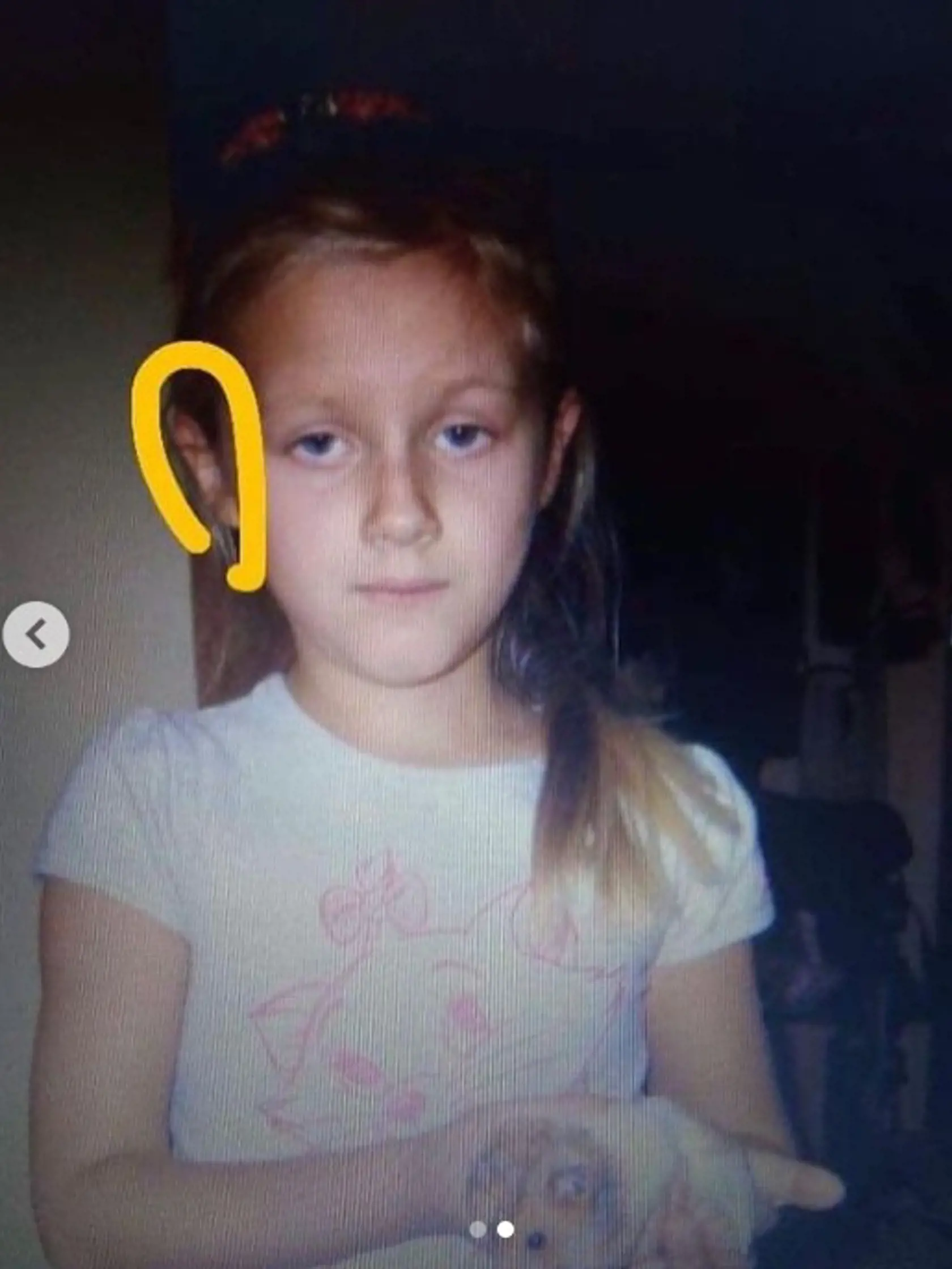 Napriek tomu, že je mladá žena o dva roky staršia, než by dnes bola Maddie, domnieva sa, že jej vek môže byť chybný. Jej hlavnými dôkazmi je peha na nohe a charakteristická škvrna na oku. ktorú Maddie mala.