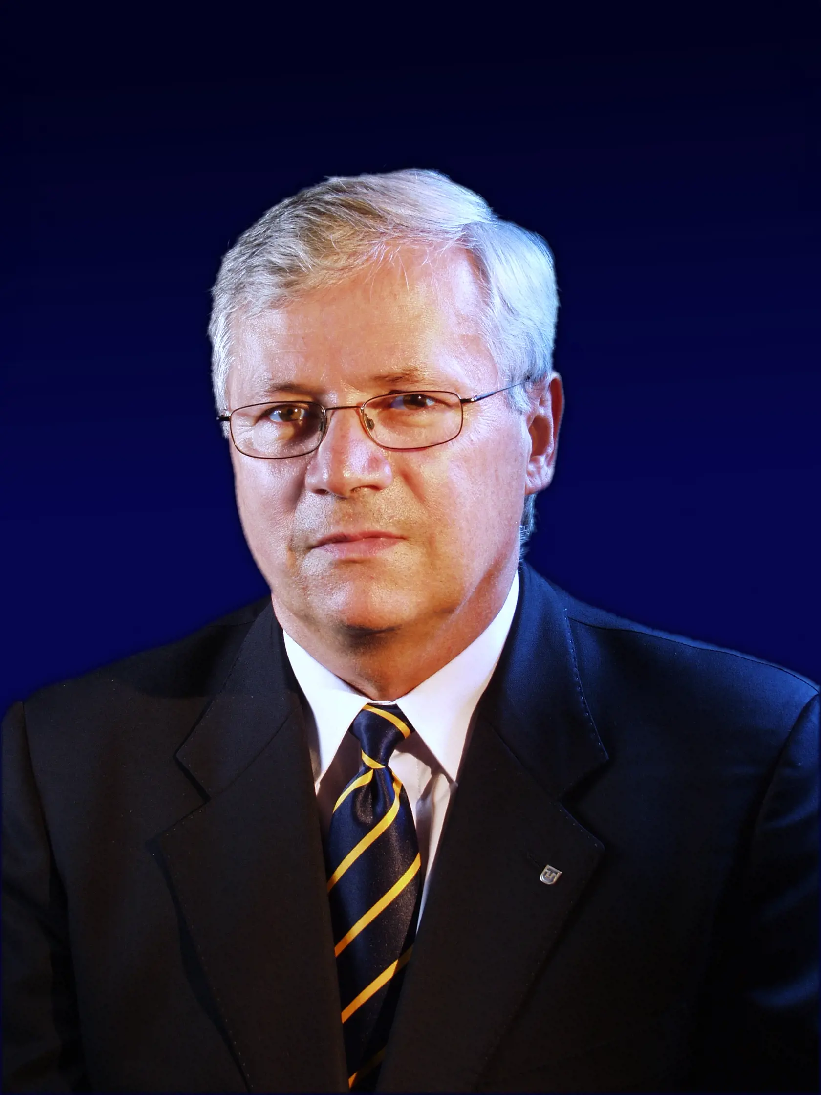 Prof. Juraj Sinay bol v minulosti rektorom Technickej univerzity v Košiciach a prezidentom Slovenskej rektorskej konferencie.